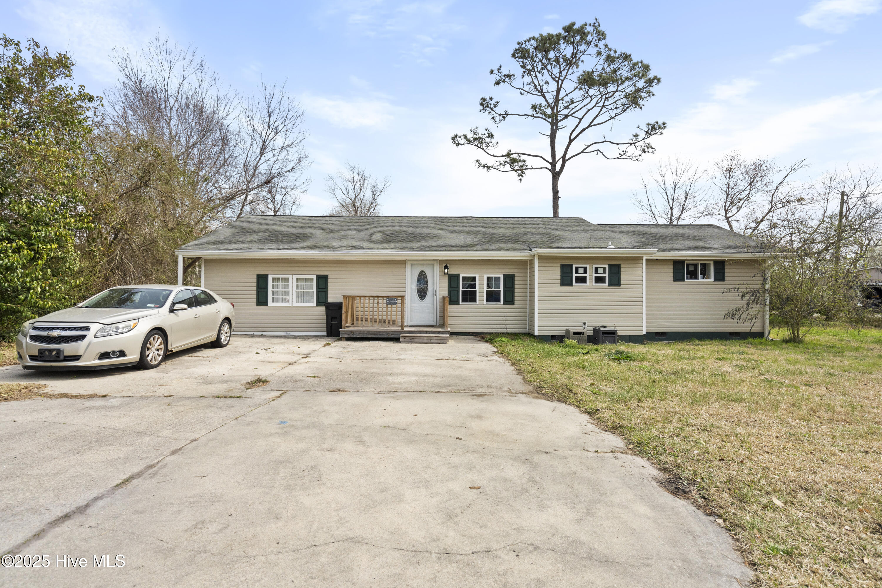 8240 Highway 70 Property Photo