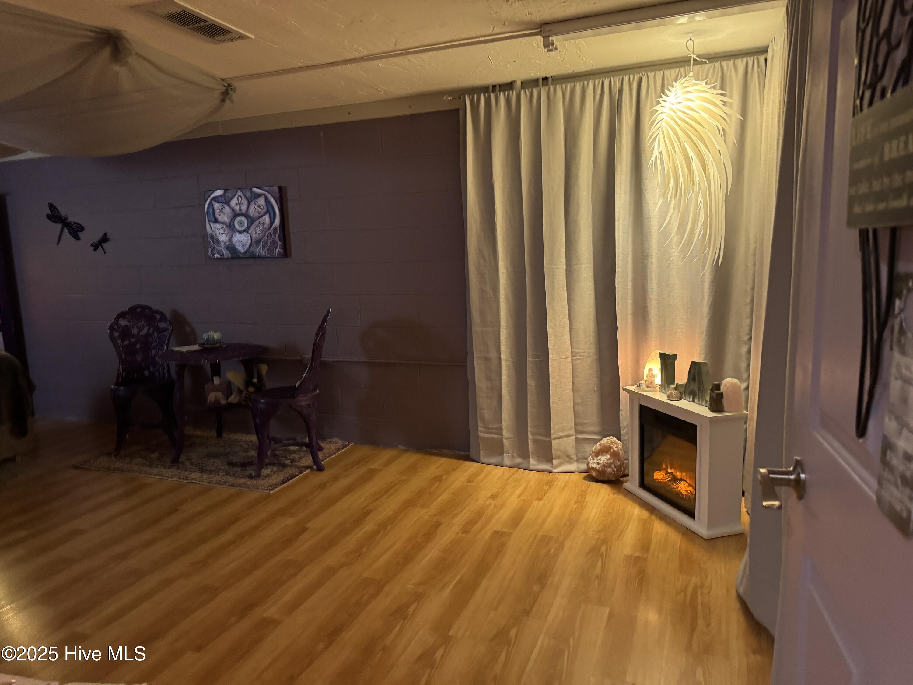 135 E Pennsylvania Avenue Property Photo 8