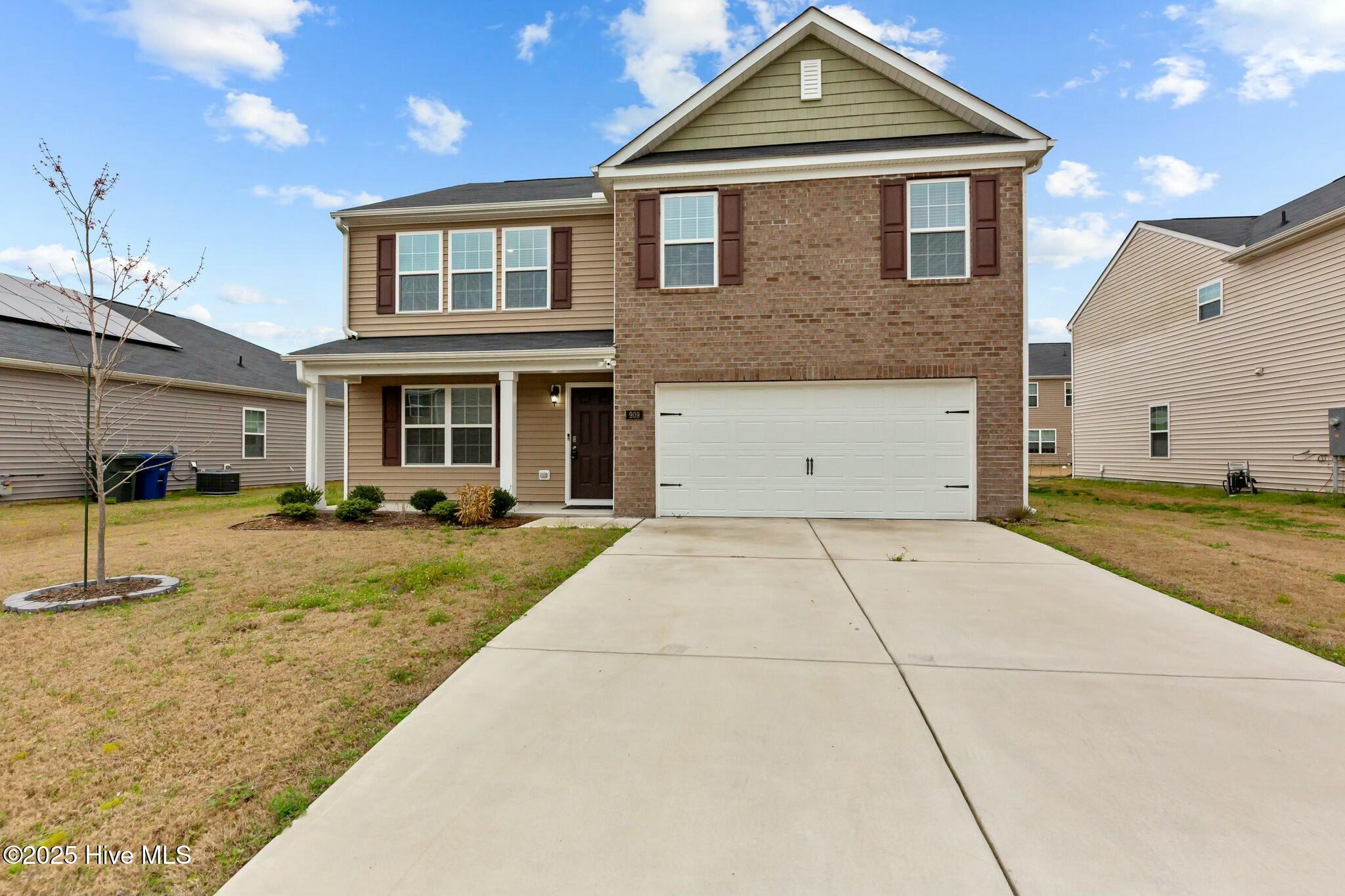 909 Riverstone Drive Property Photo 4