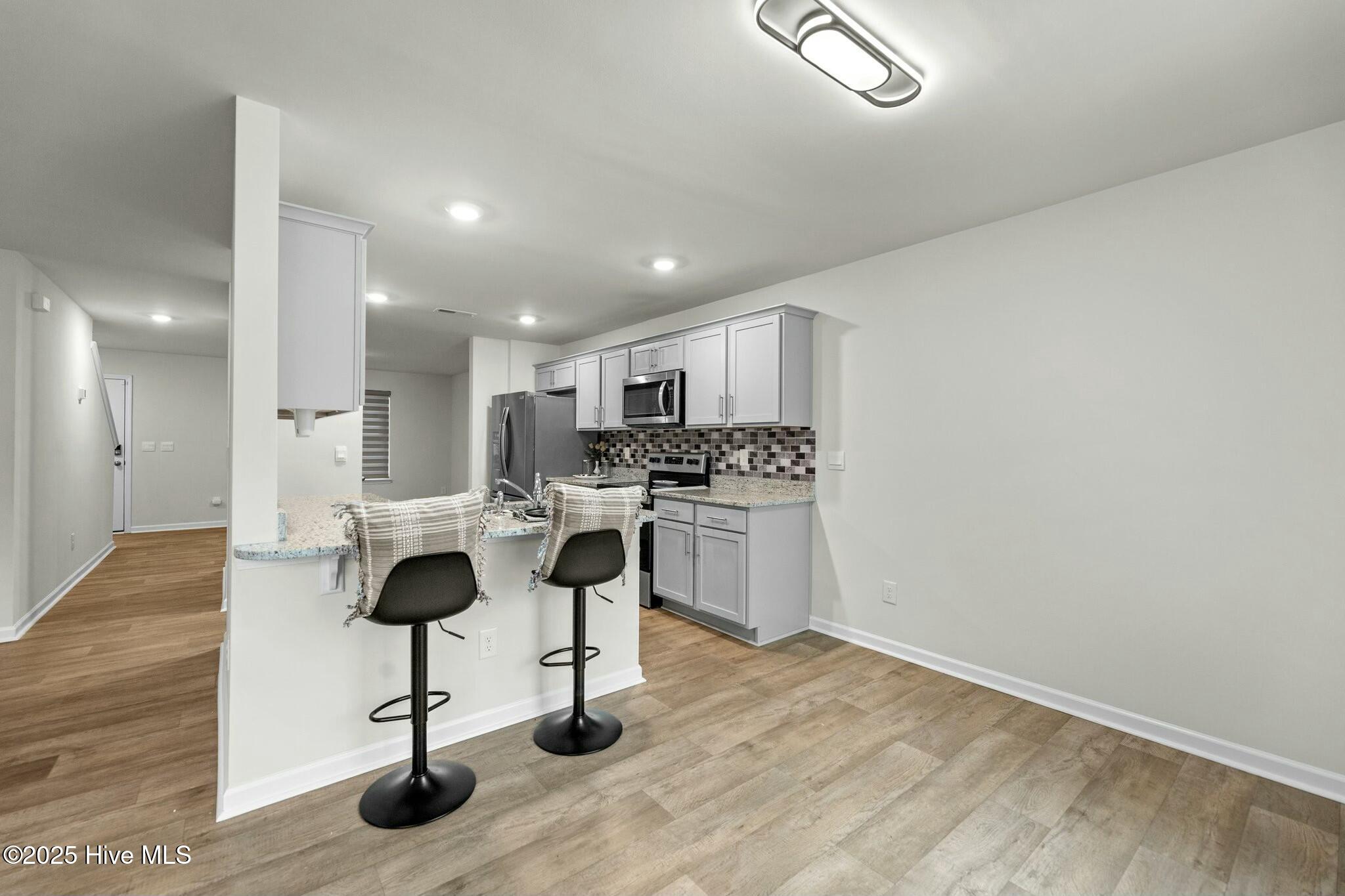 909 Riverstone Drive Property Photo 10