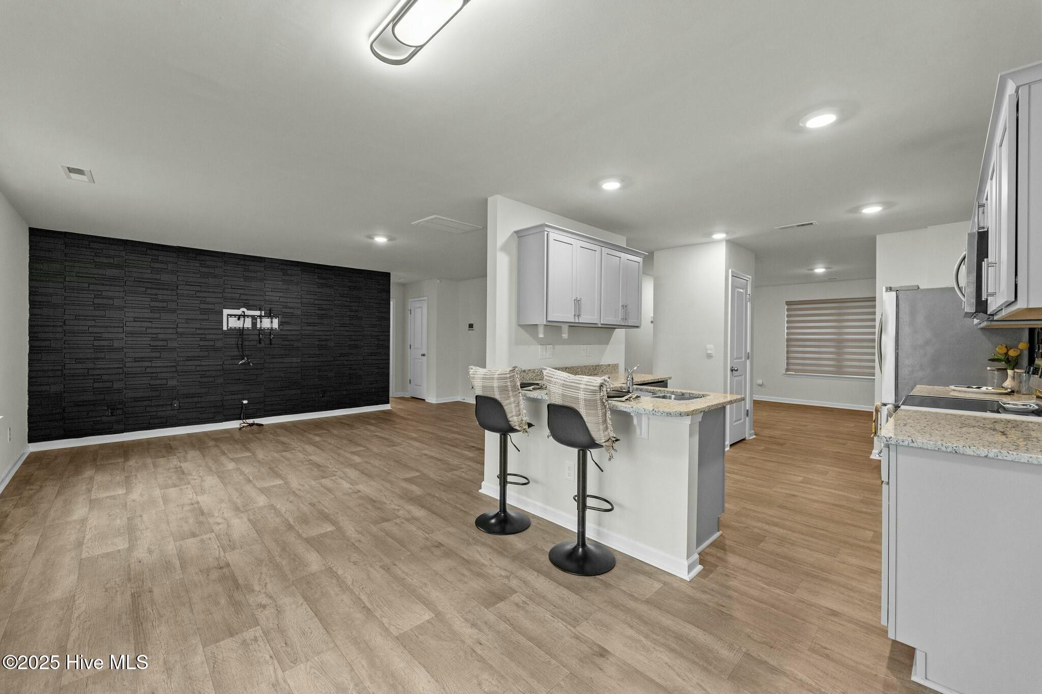 909 Riverstone Drive Property Photo 11