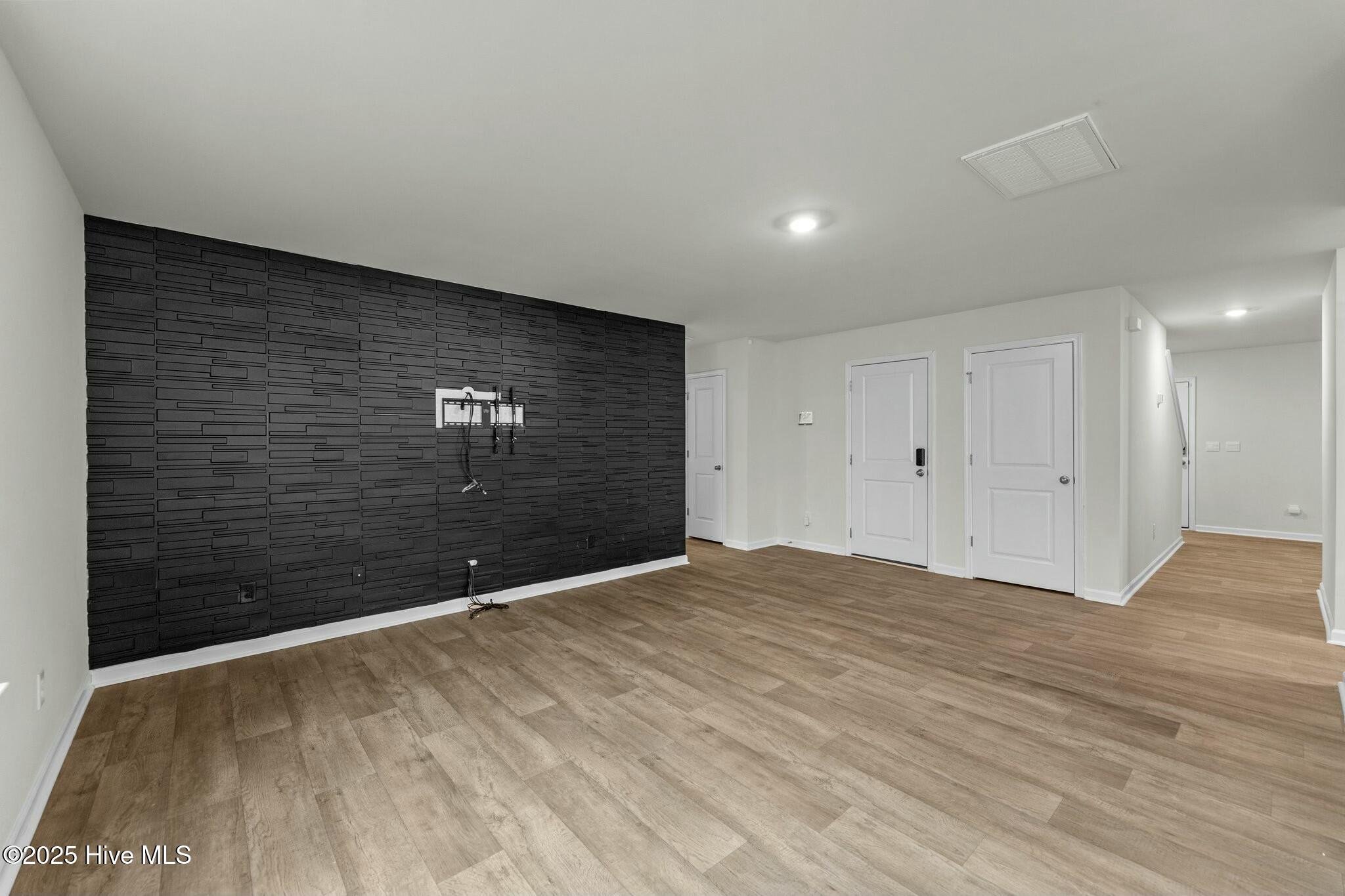 909 Riverstone Drive Property Photo 12