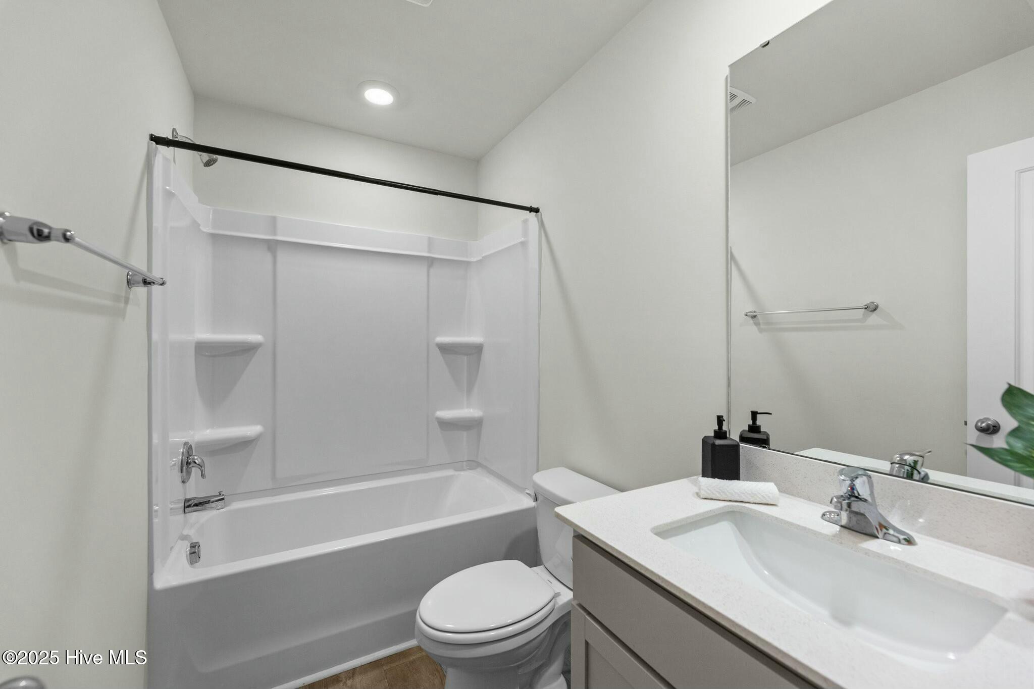 909 Riverstone Drive Property Photo 15