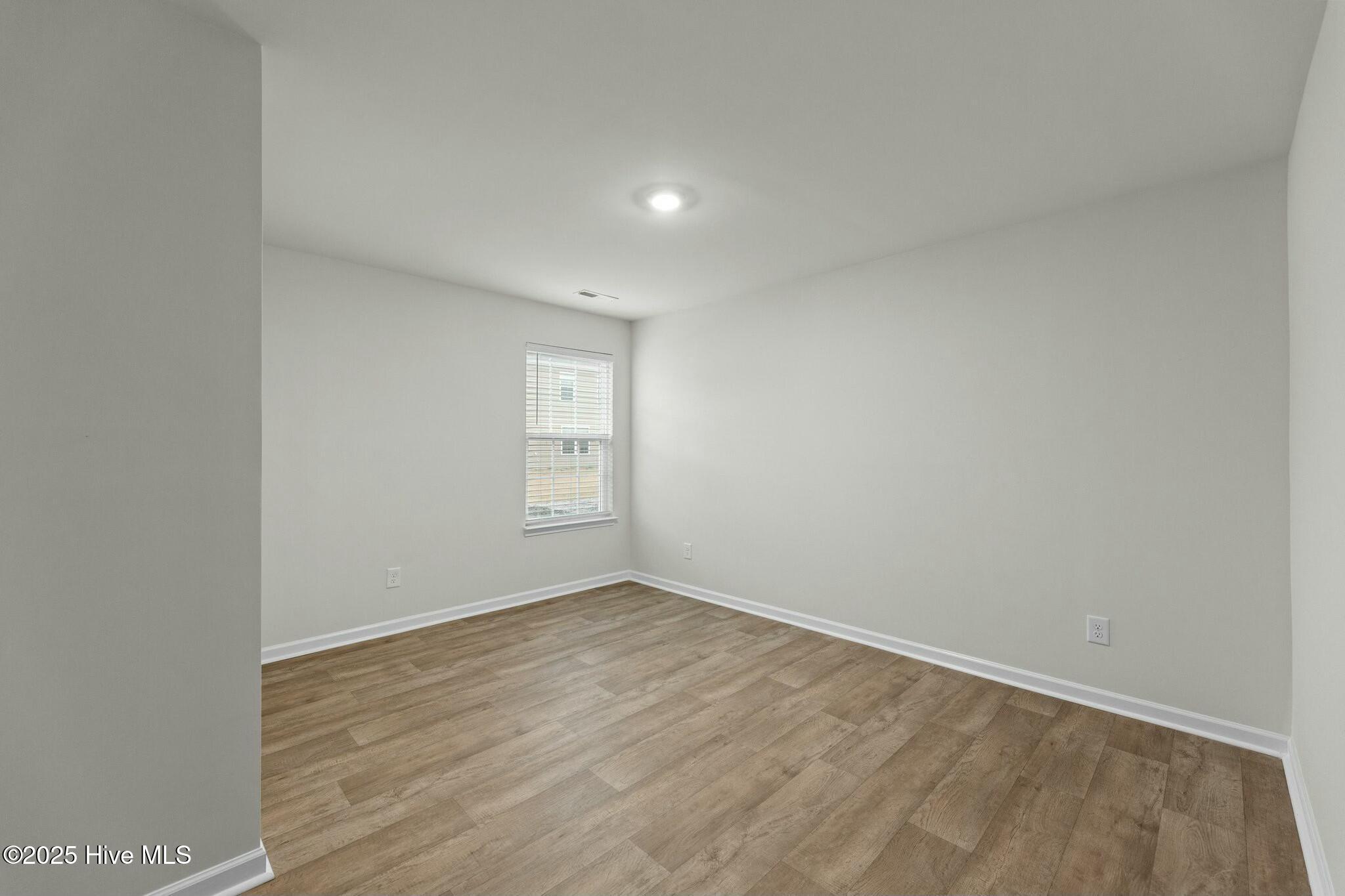 909 Riverstone Drive Property Photo 16