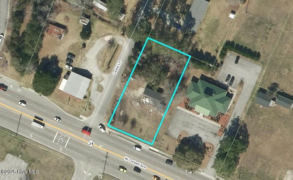 100 Leslie Lane Property Photo 5
