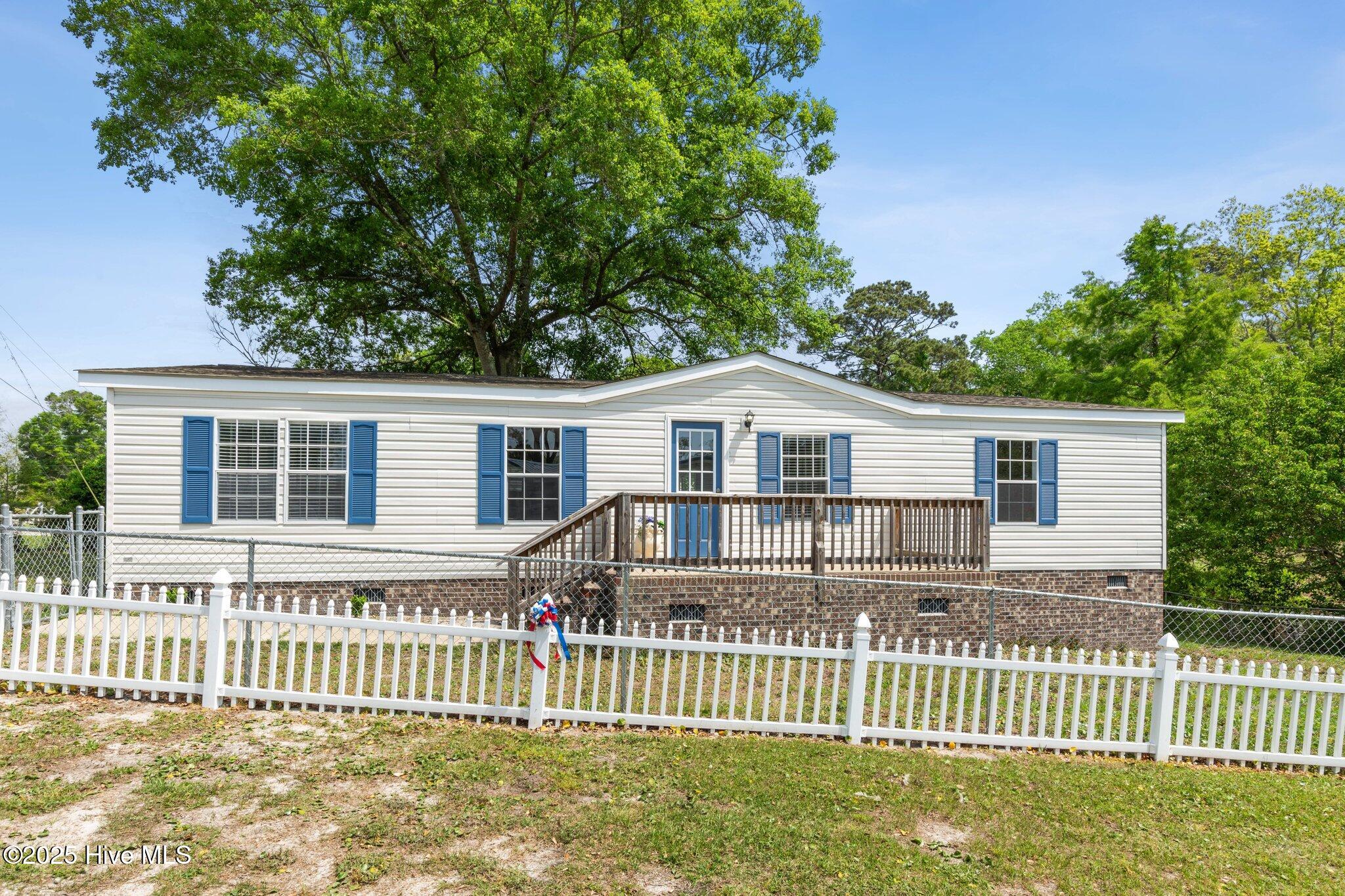 2807 Cross Bones Road Property Photo