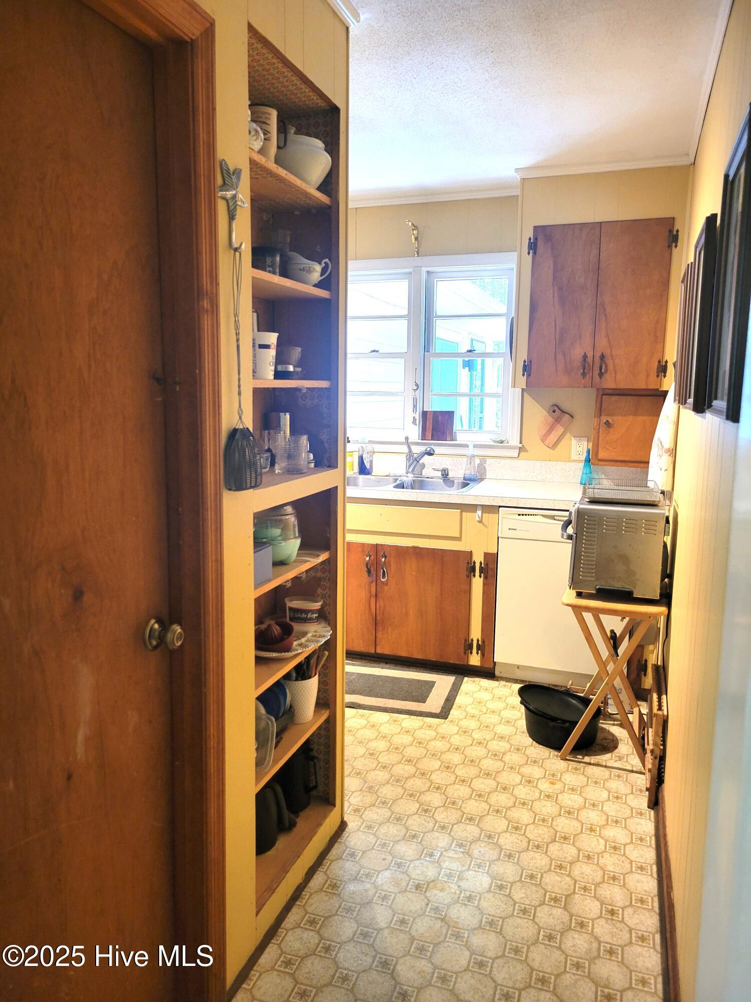 320 Shields Road Property Photo 13