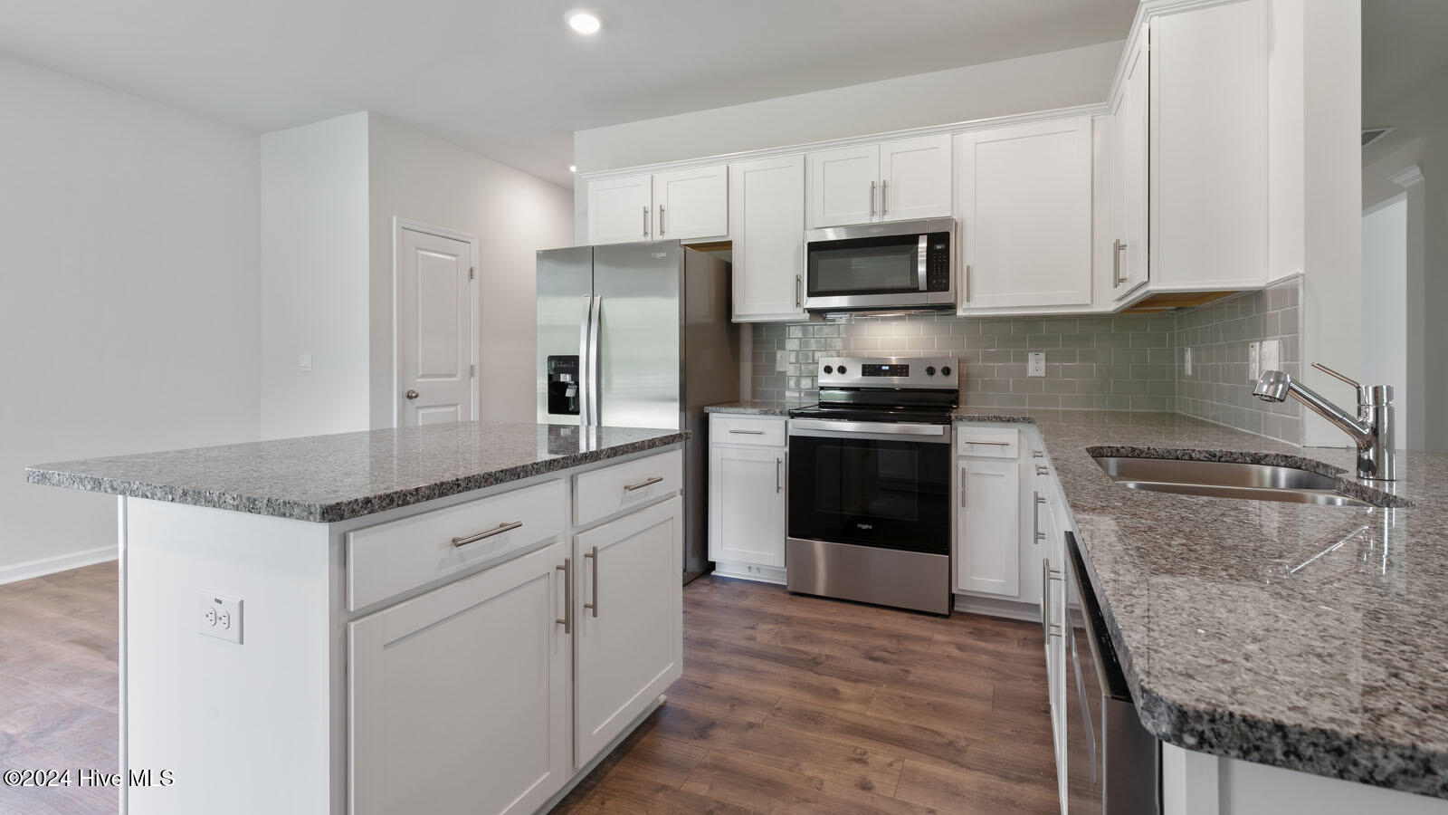 1005 Ocean Court Property Photo 2