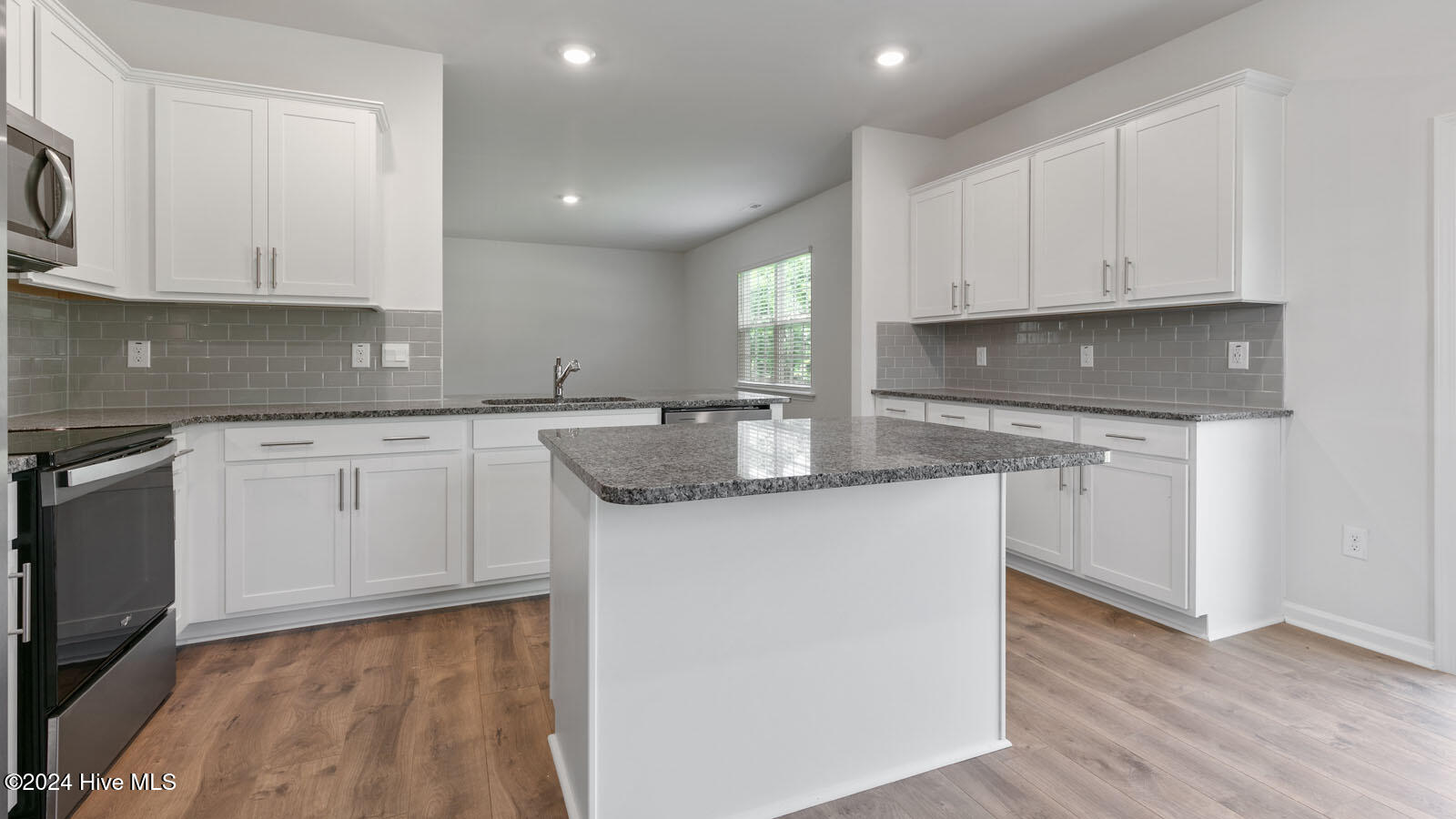 1005 Ocean Court Property Photo 4