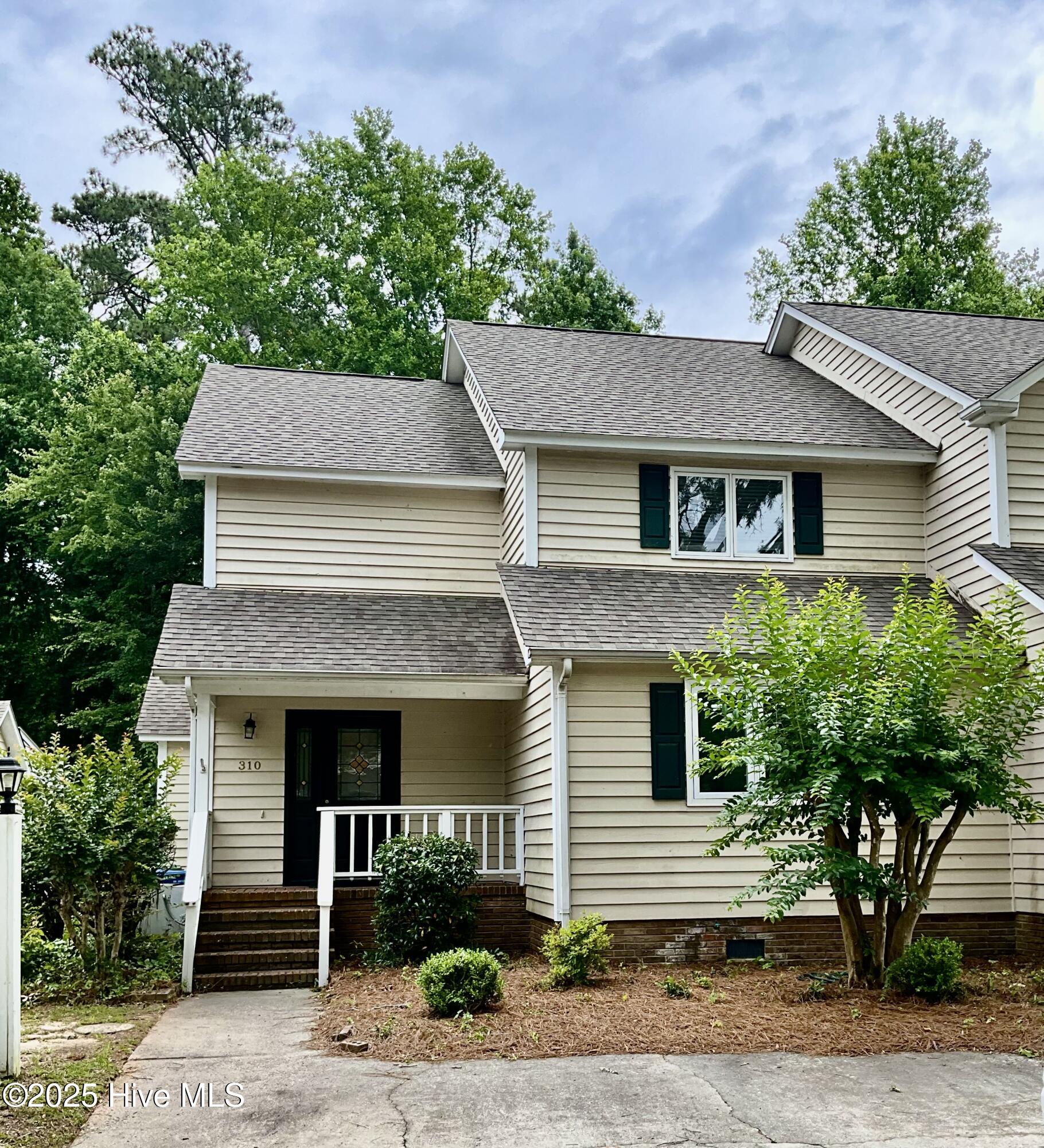 310 Wimbledon Court Property Photo 1