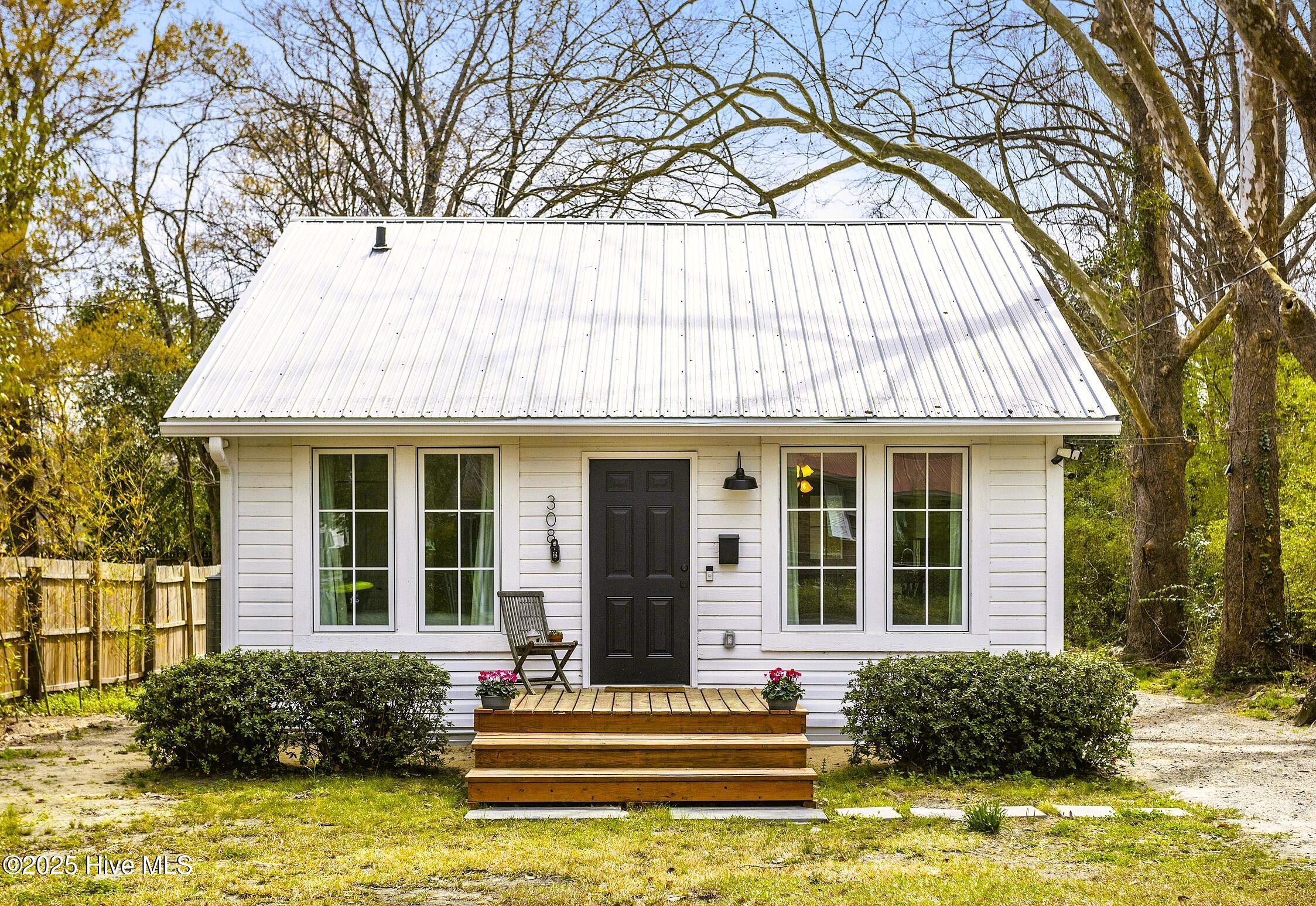 308 E Virgil Street Property Photo 1