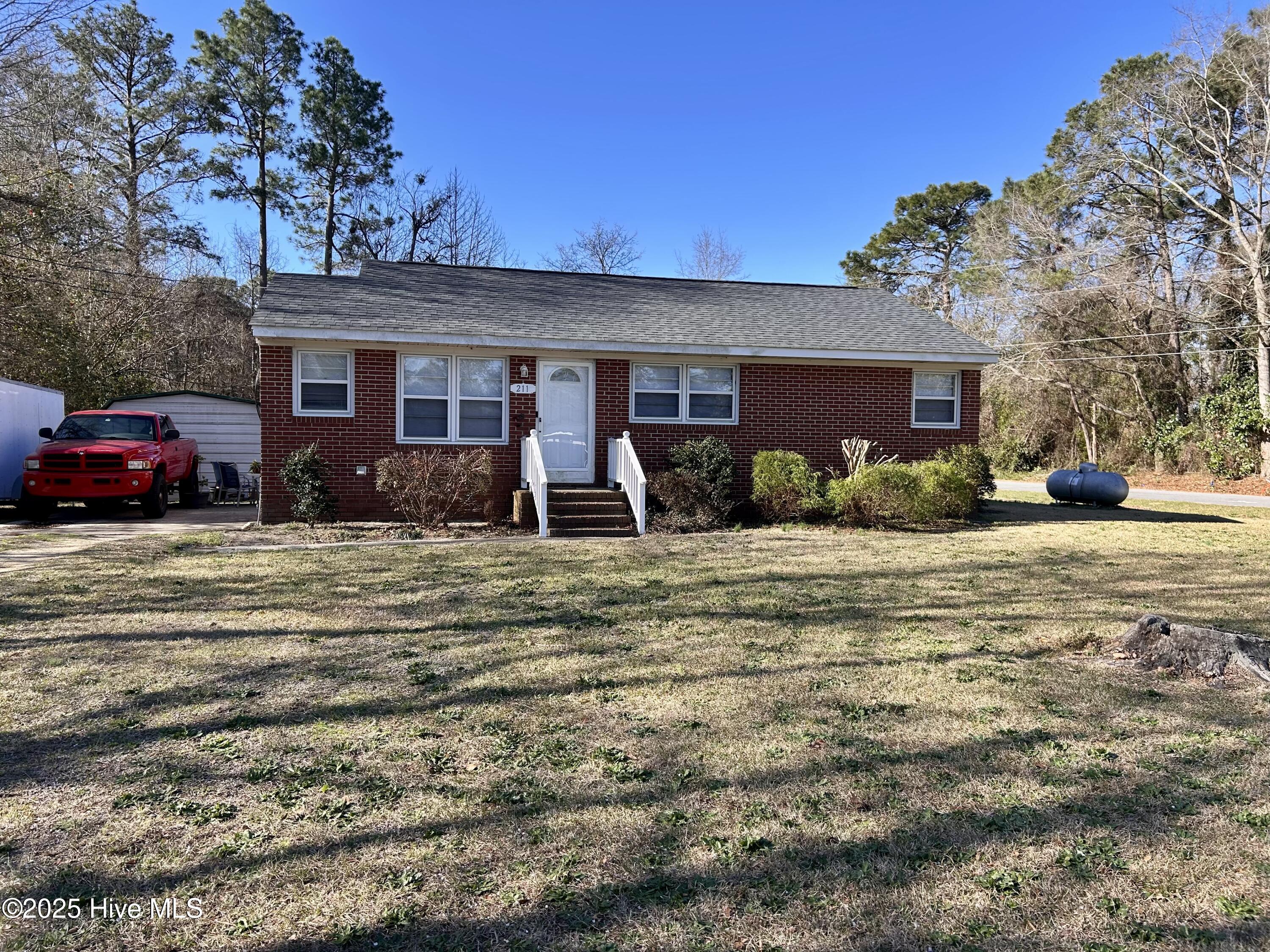 211 Forest Knolls Road Property Photo