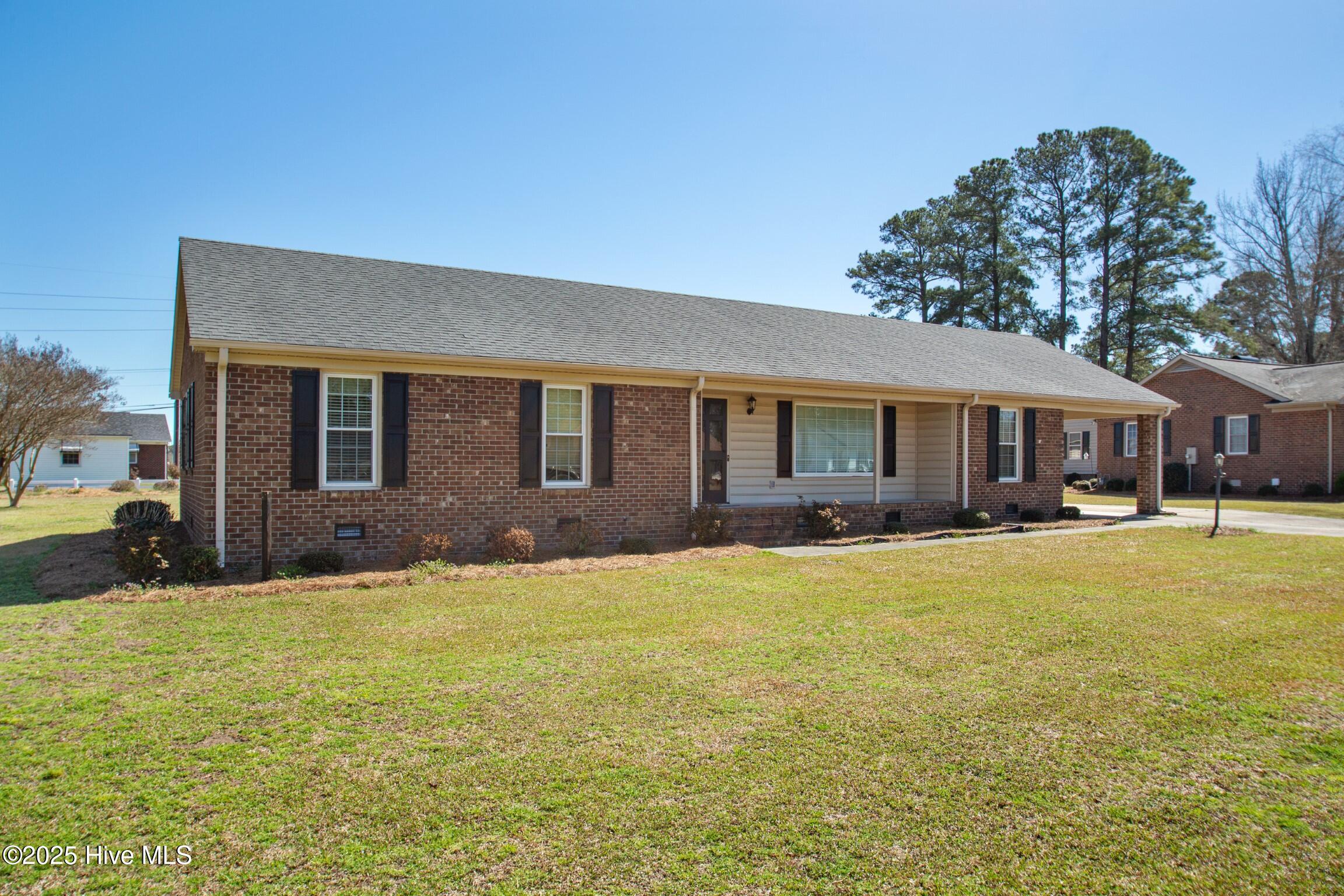 3007 Camelot Drive Property Photo 4