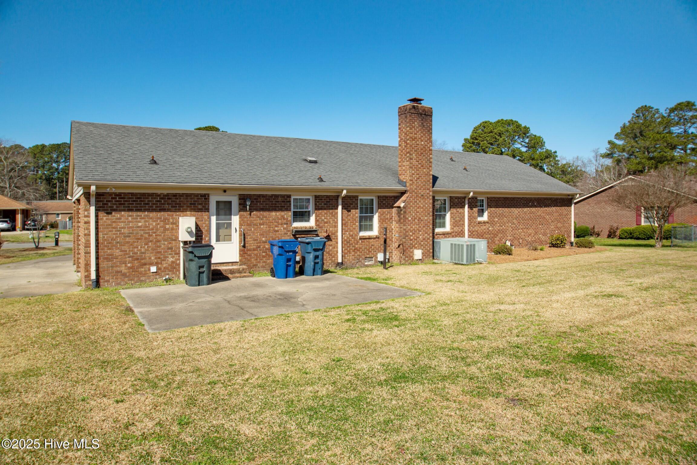 3007 Camelot Drive Property Photo 5