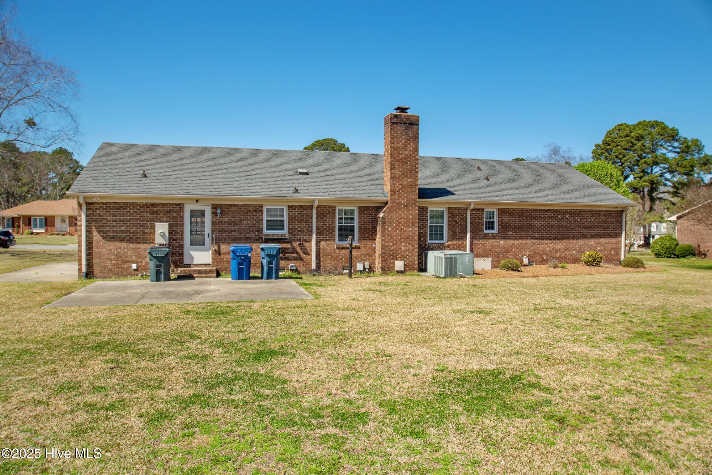 3007 Camelot Drive Property Photo 7