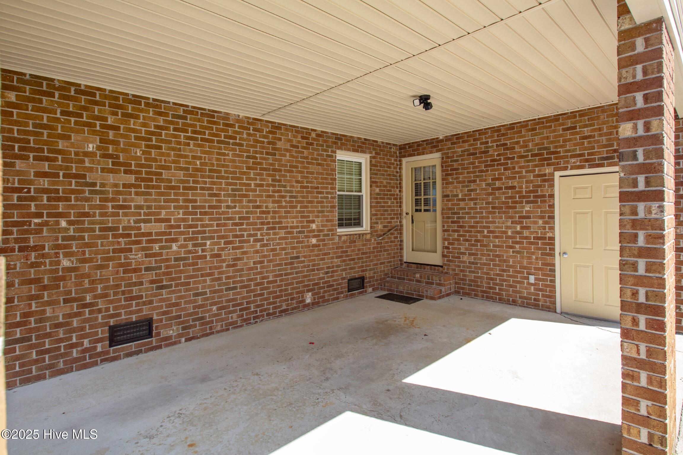 3007 Camelot Drive Property Photo 9