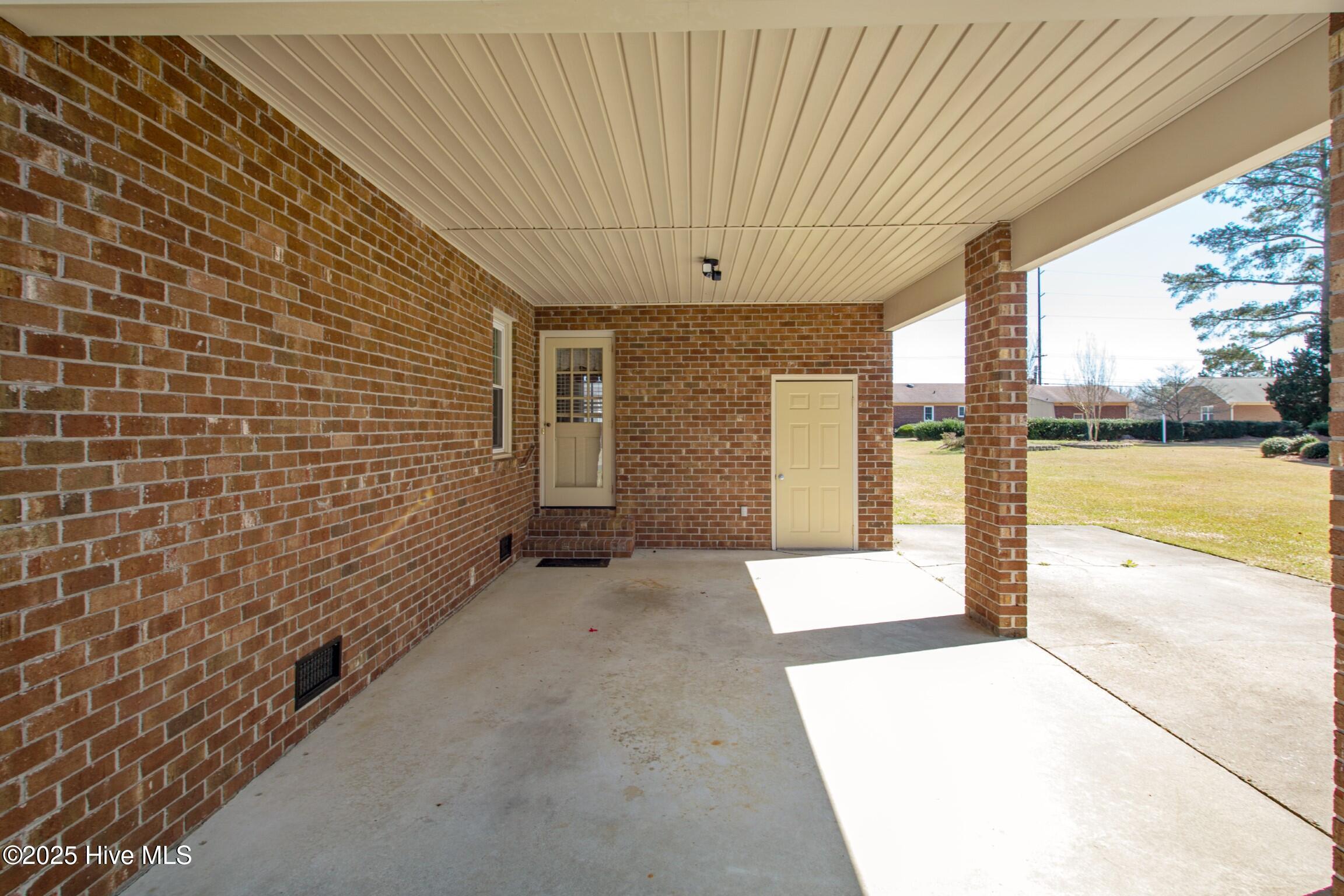 3007 Camelot Drive Property Photo 10