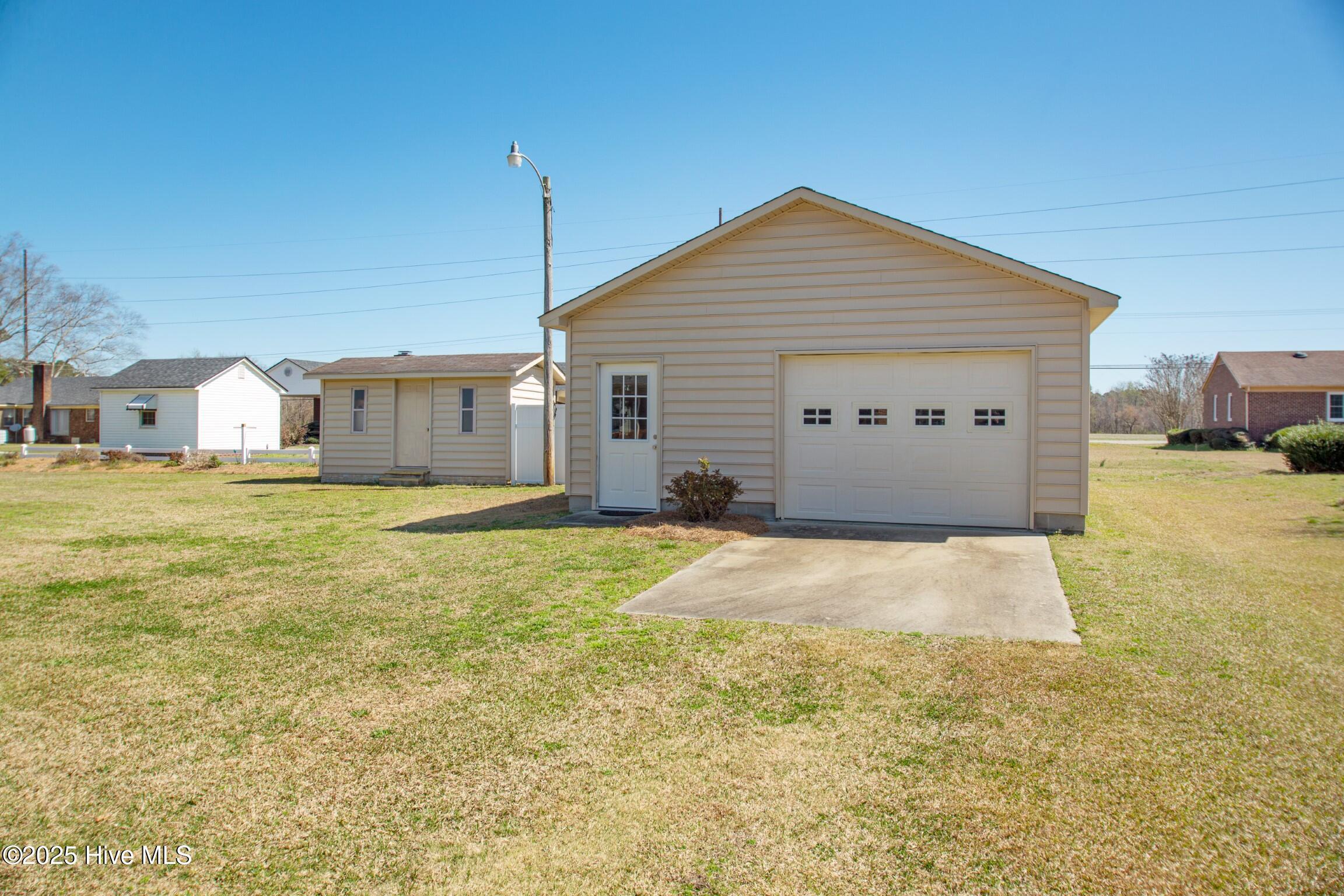 3007 Camelot Drive Property Photo 11