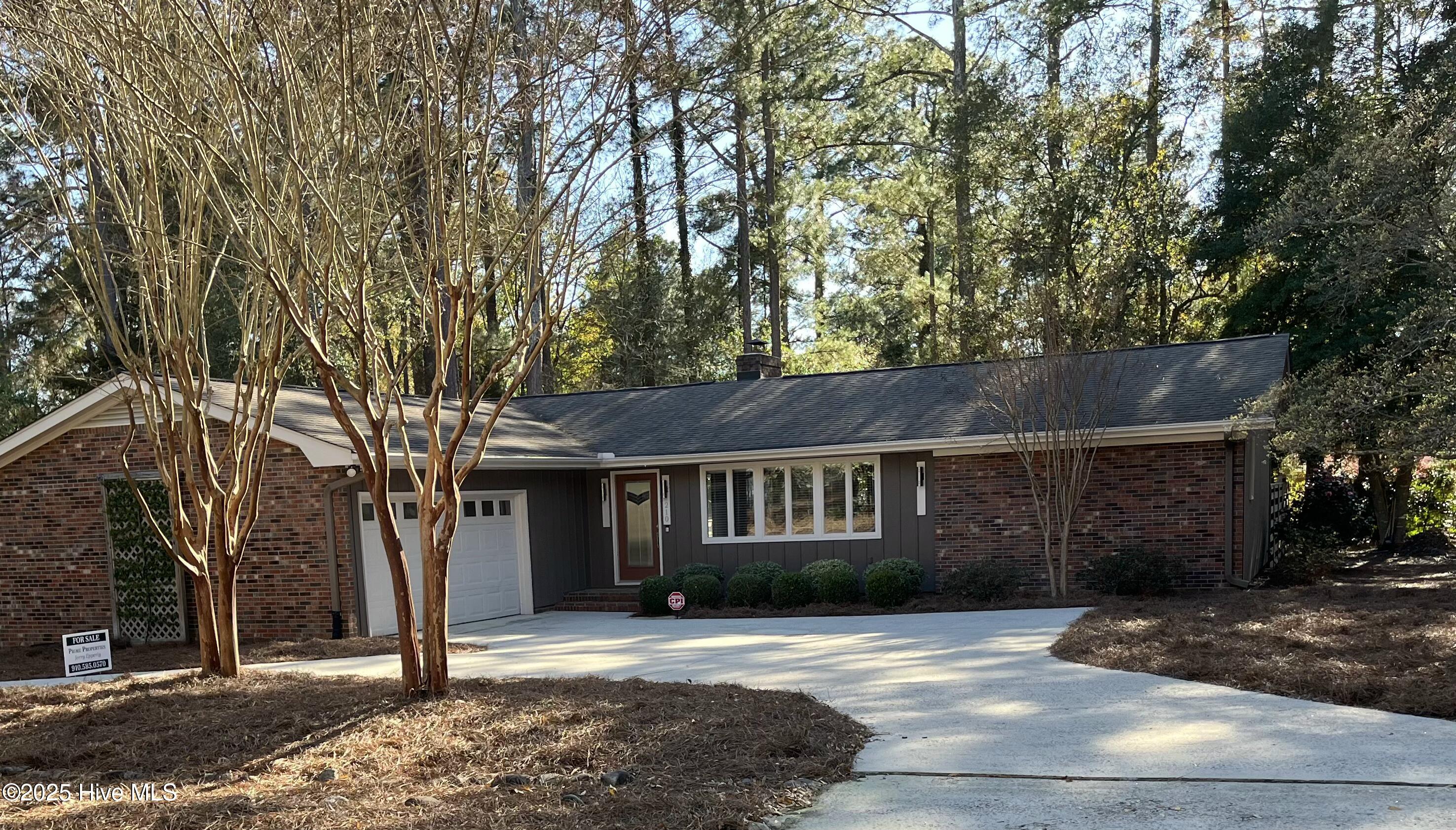 210 Oakmont Circle Property Photo