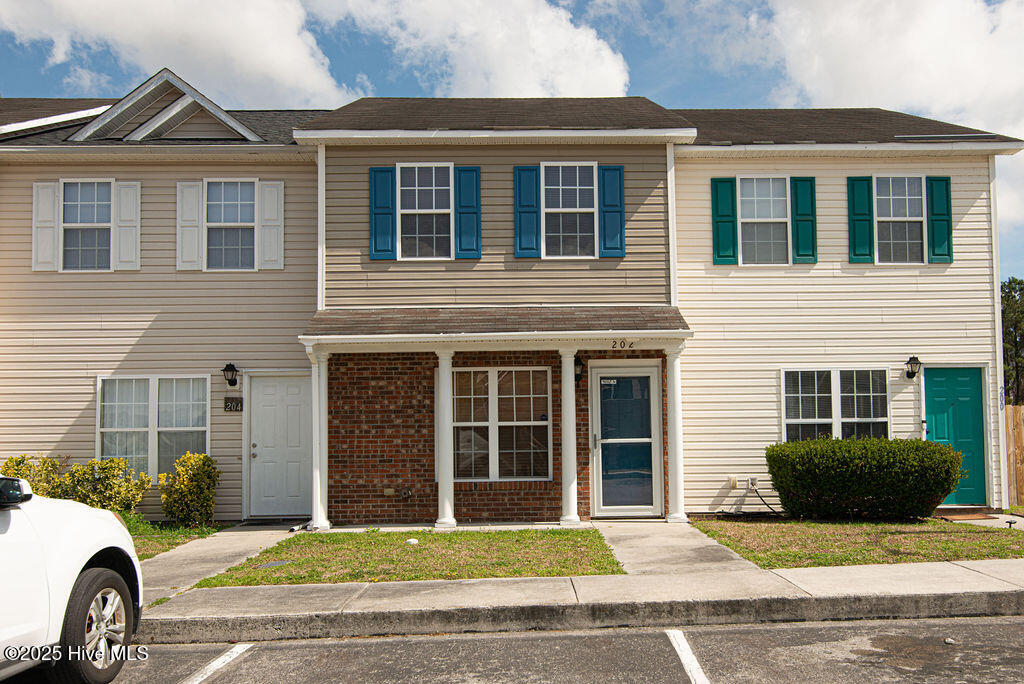 202 Pinegrove Court Property Photo