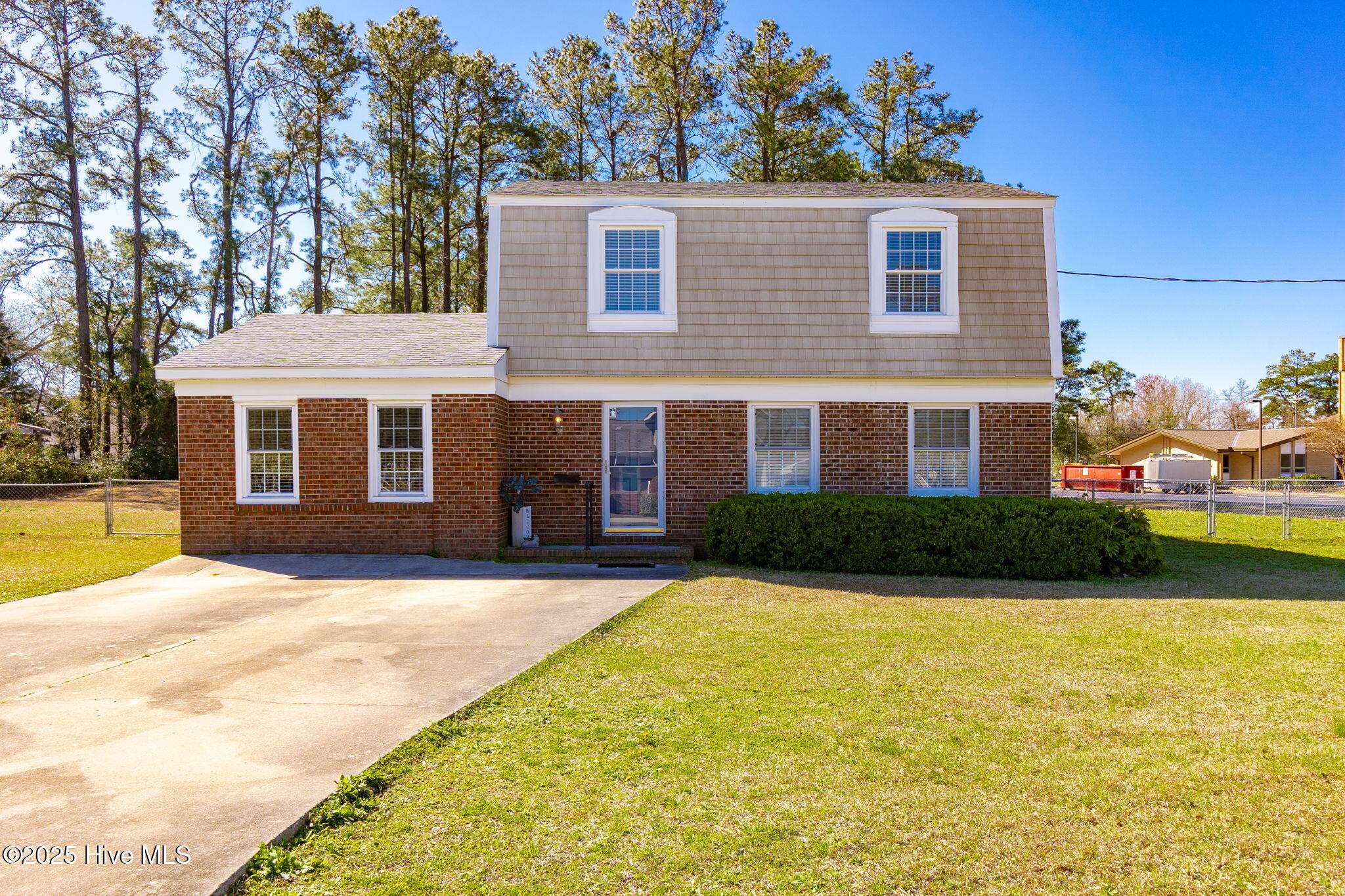907 Oxford Drive Property Photo