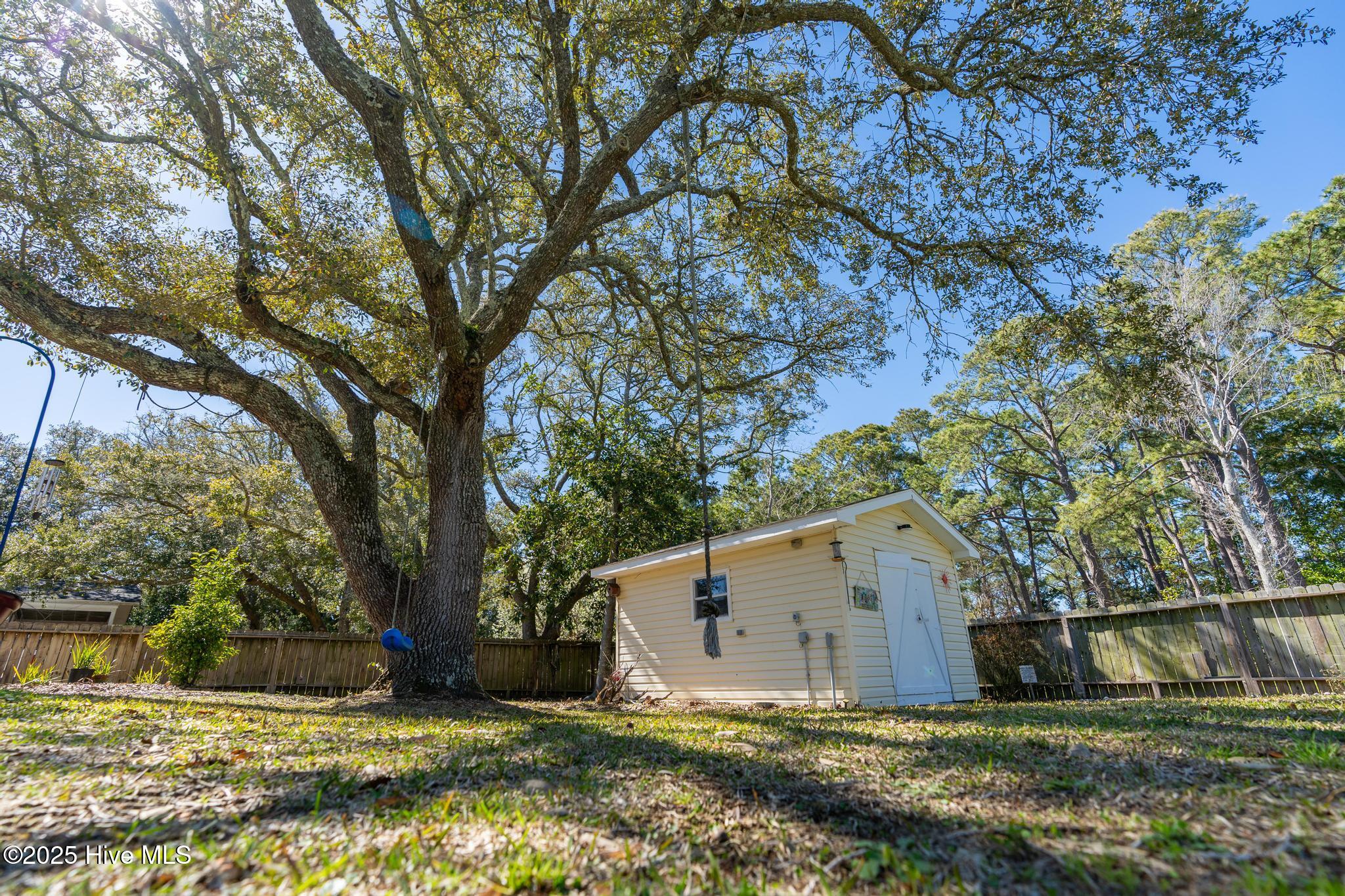 511 E Moore Street Property Photo 8