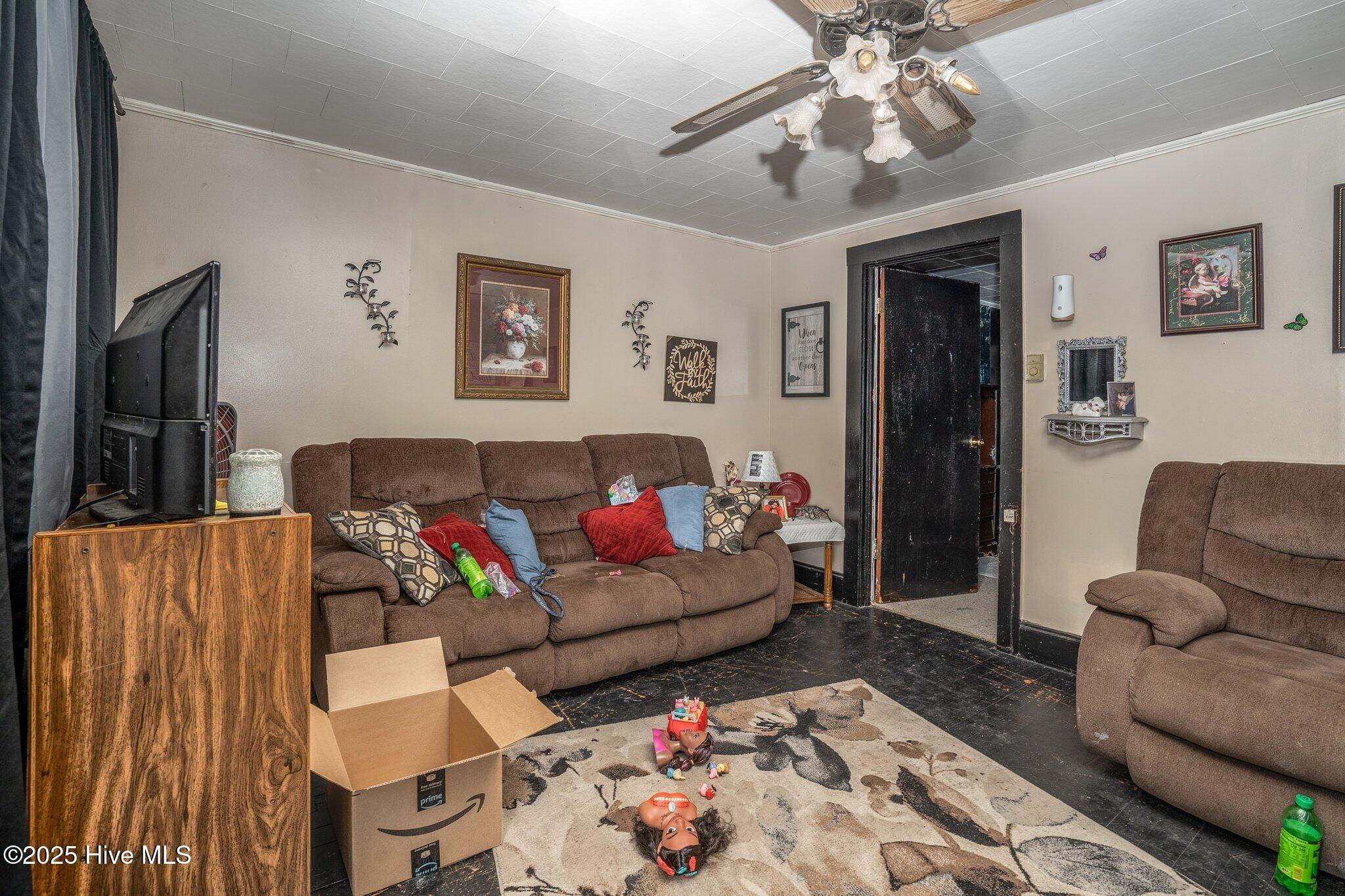 611 Park Avenue Property Photo 12