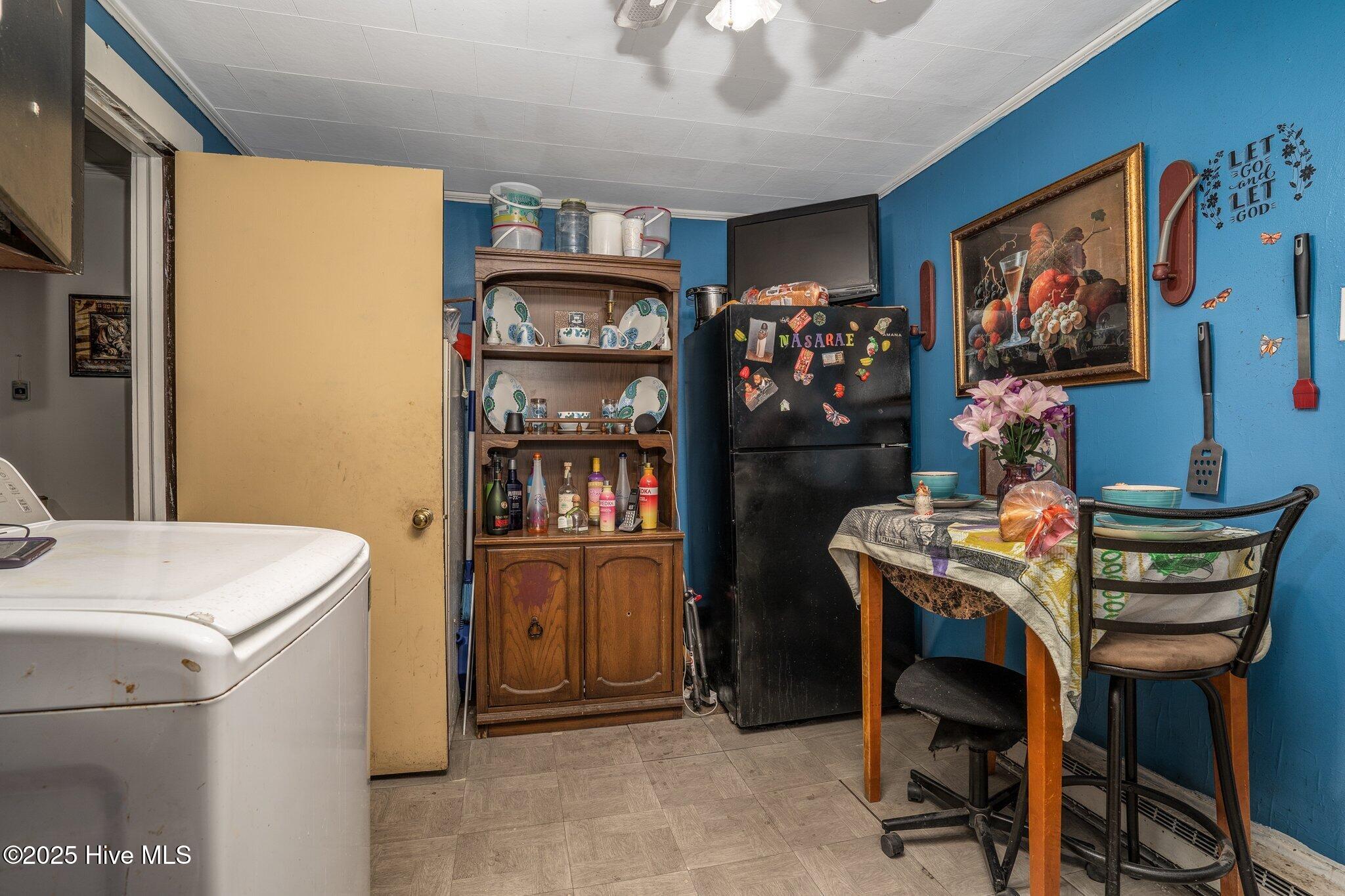611 Park Avenue Property Photo 19