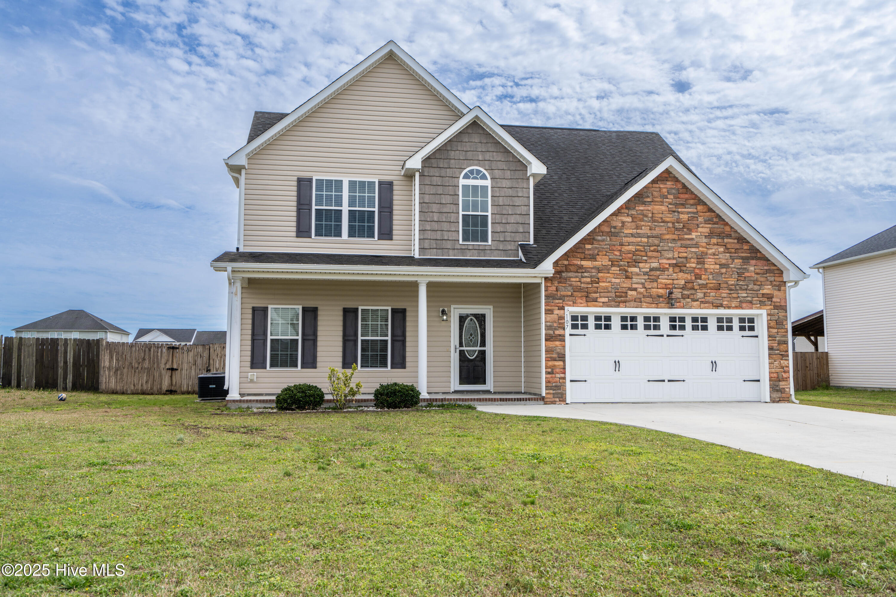107 Woods Run Circle Property Photo