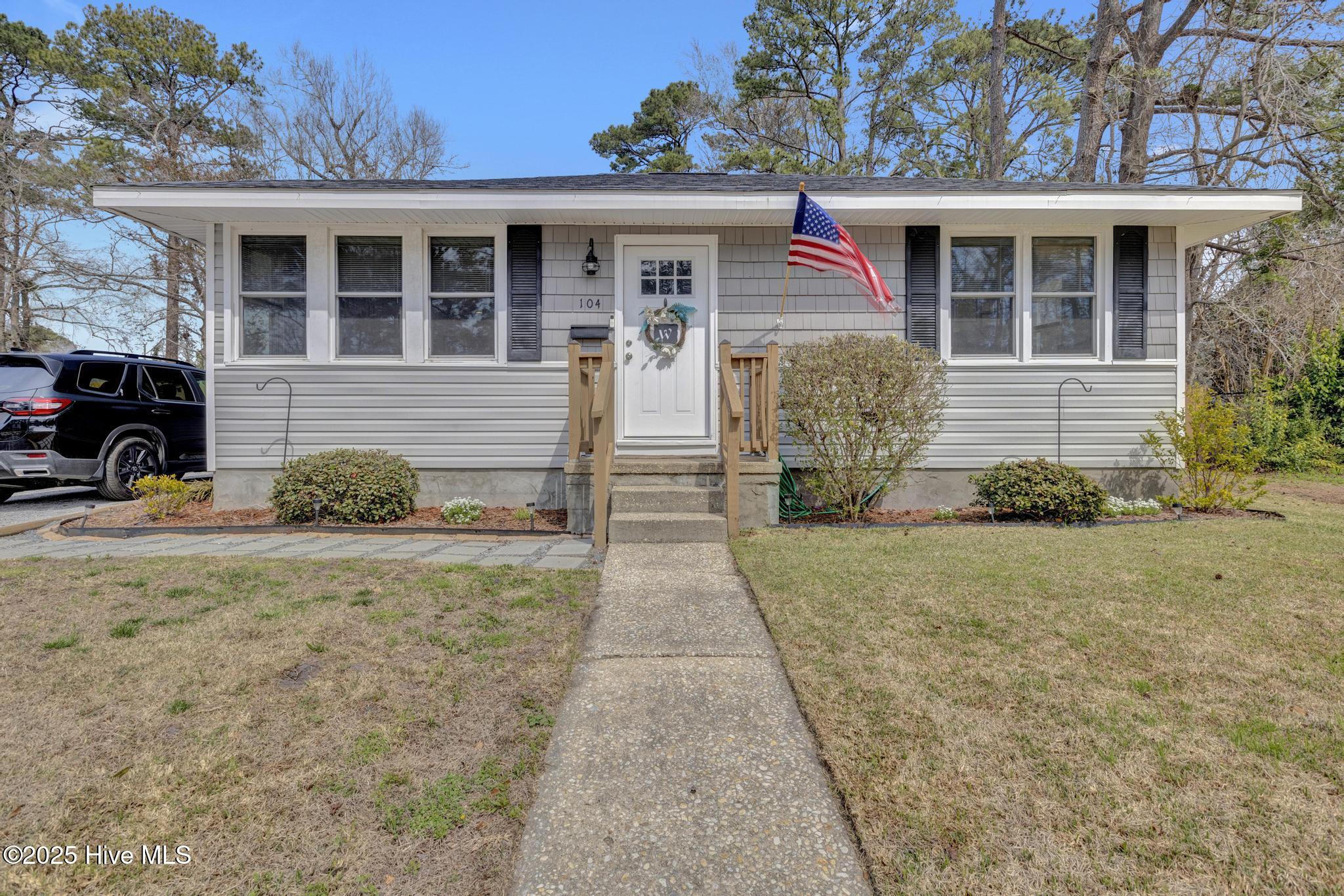 104 Banks Street Property Photo 1