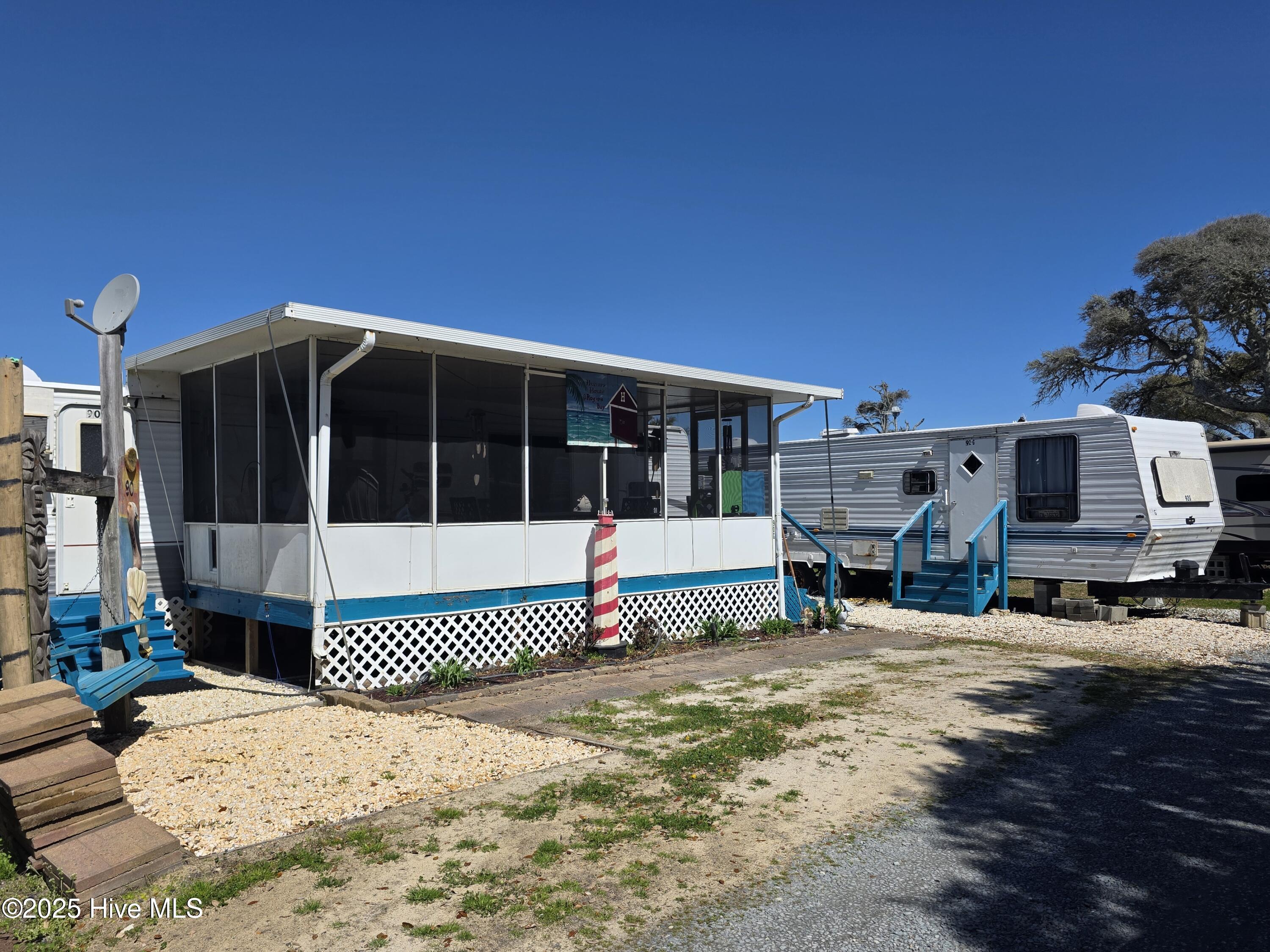 90 & 92 Pelican Street Property Photo