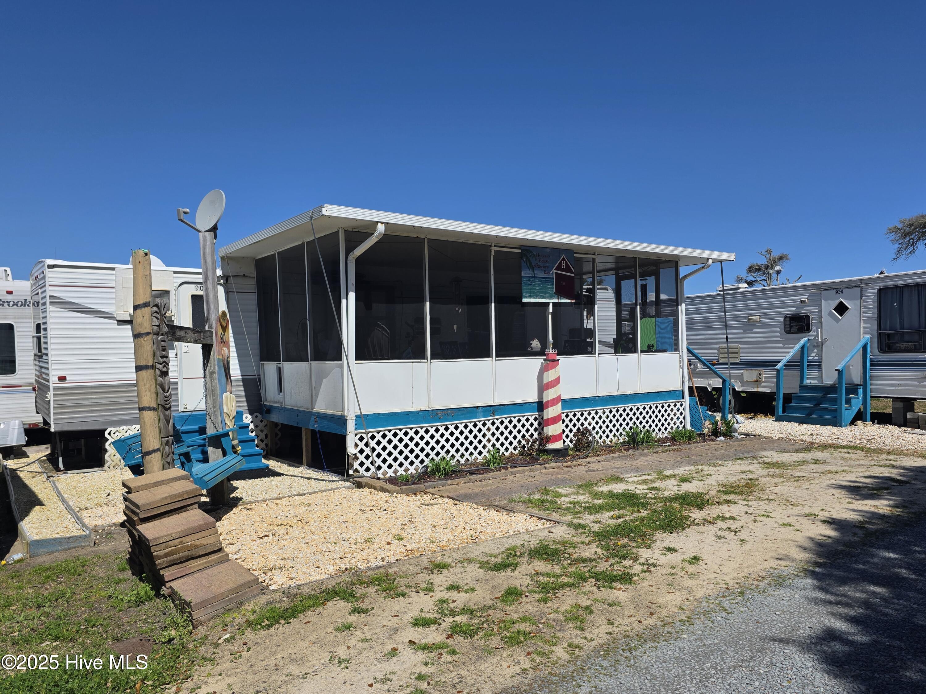 90 & 92 Pelican Street Property Photo 27