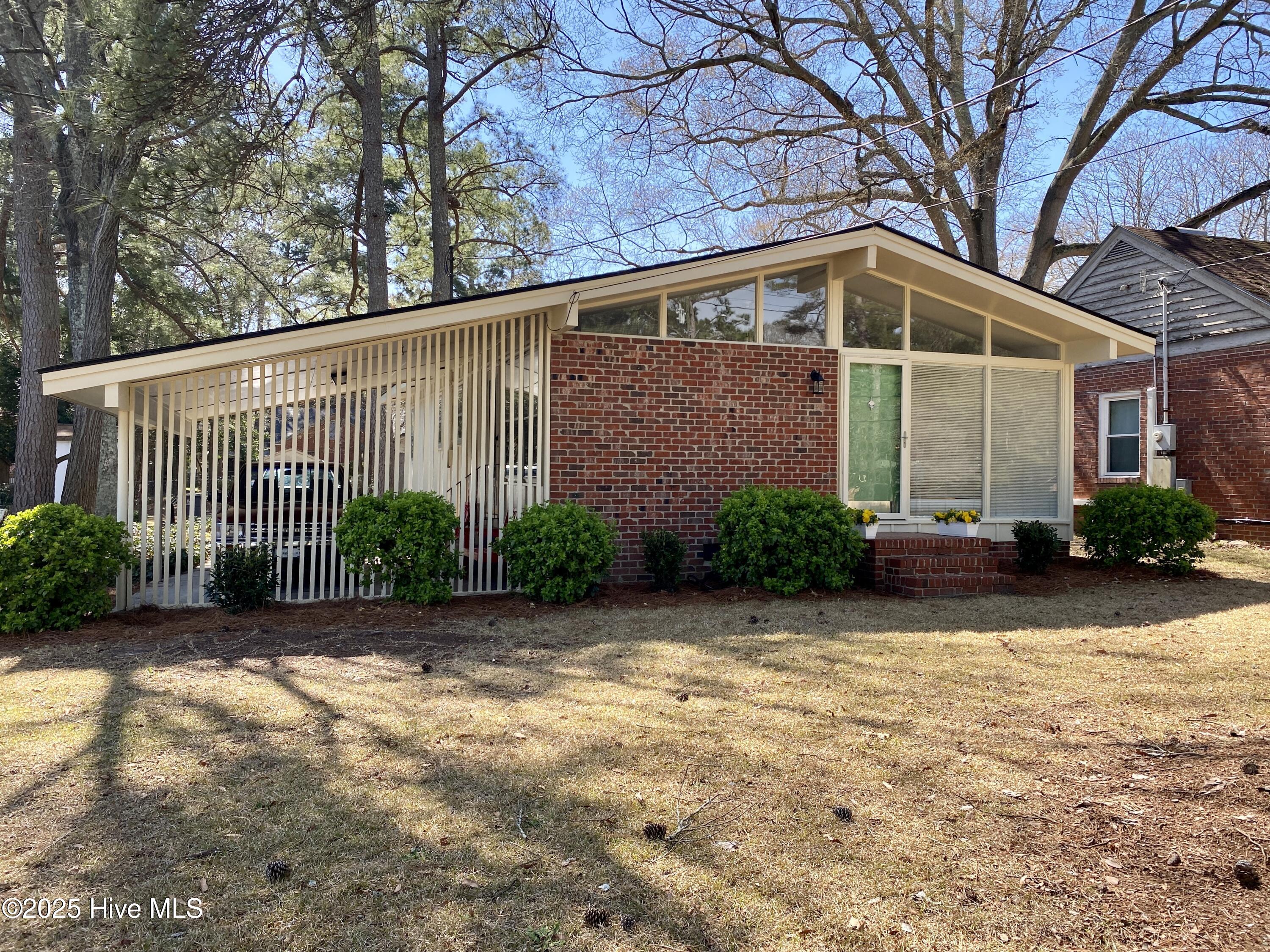 1319 W Thomas Street Property Photo