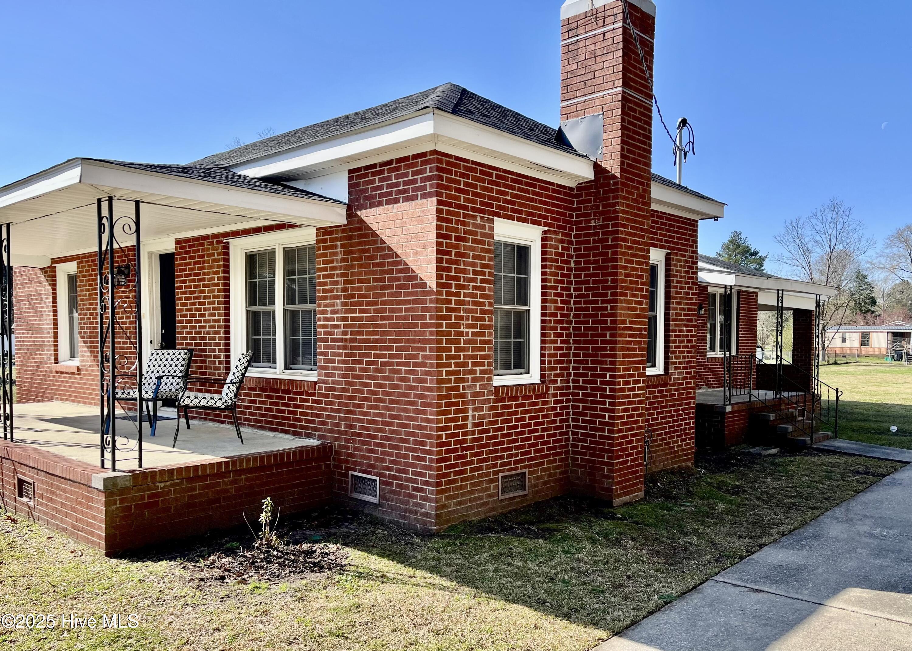 402 N Front Street Property Photo