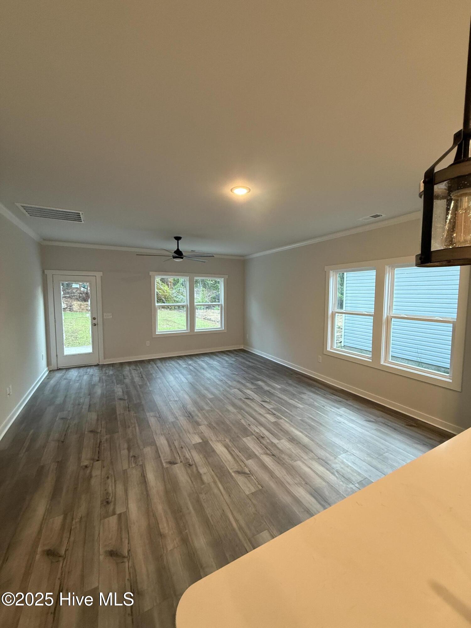 3572 Windy Point Road Property Photo 5