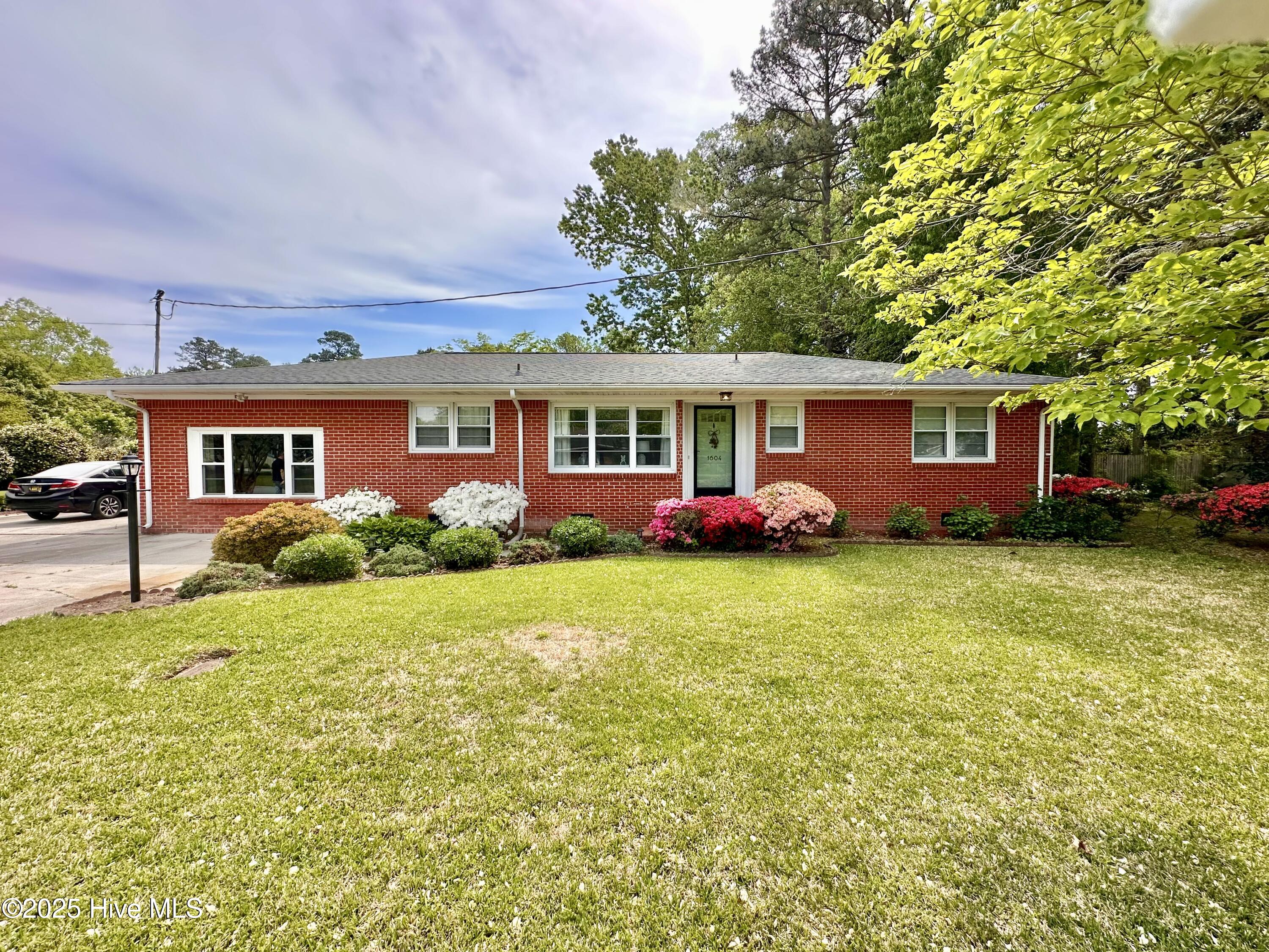 1604 Crescent Drive Property Photo