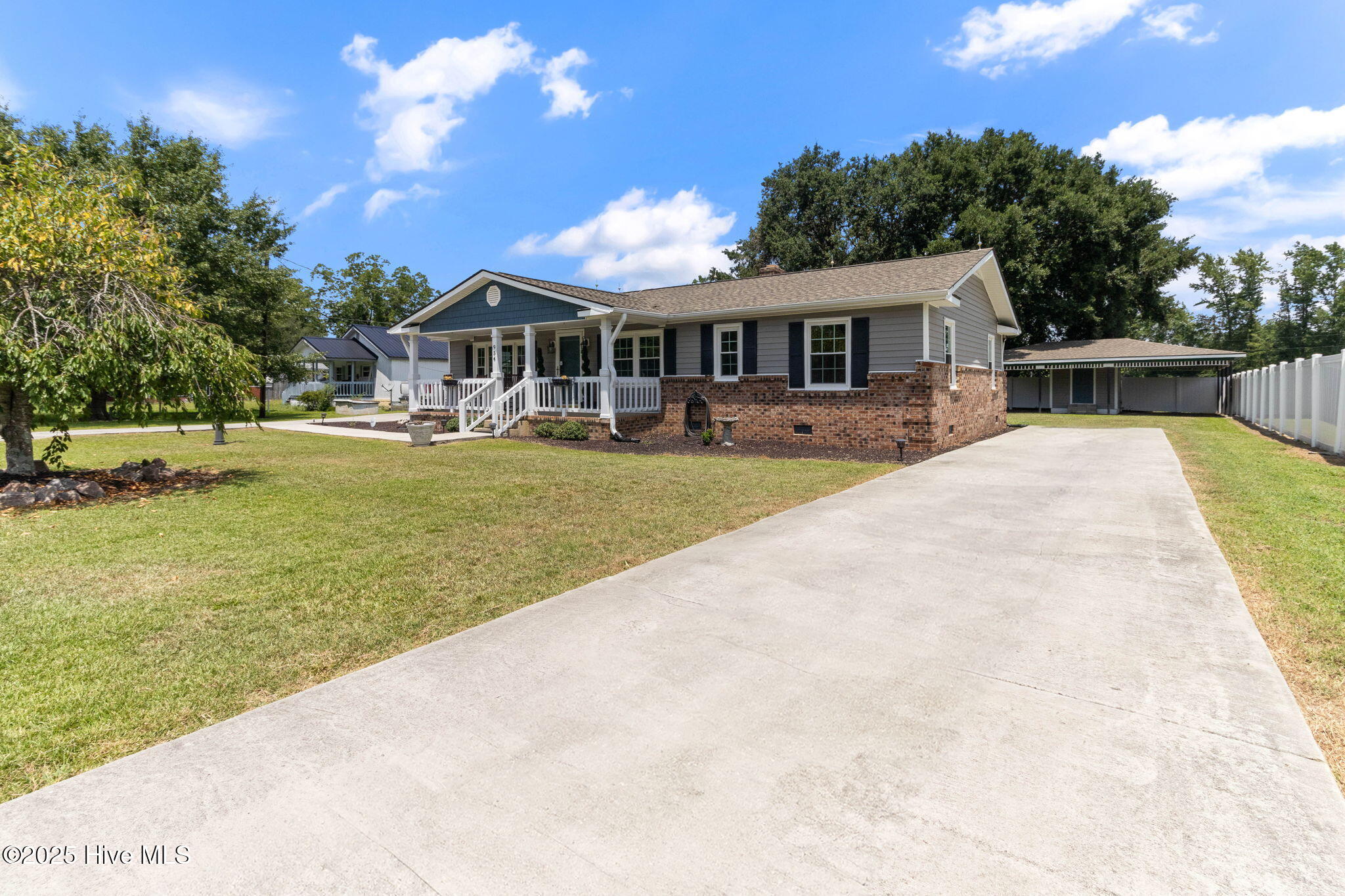 954 Hezekiah Road Property Photo 2