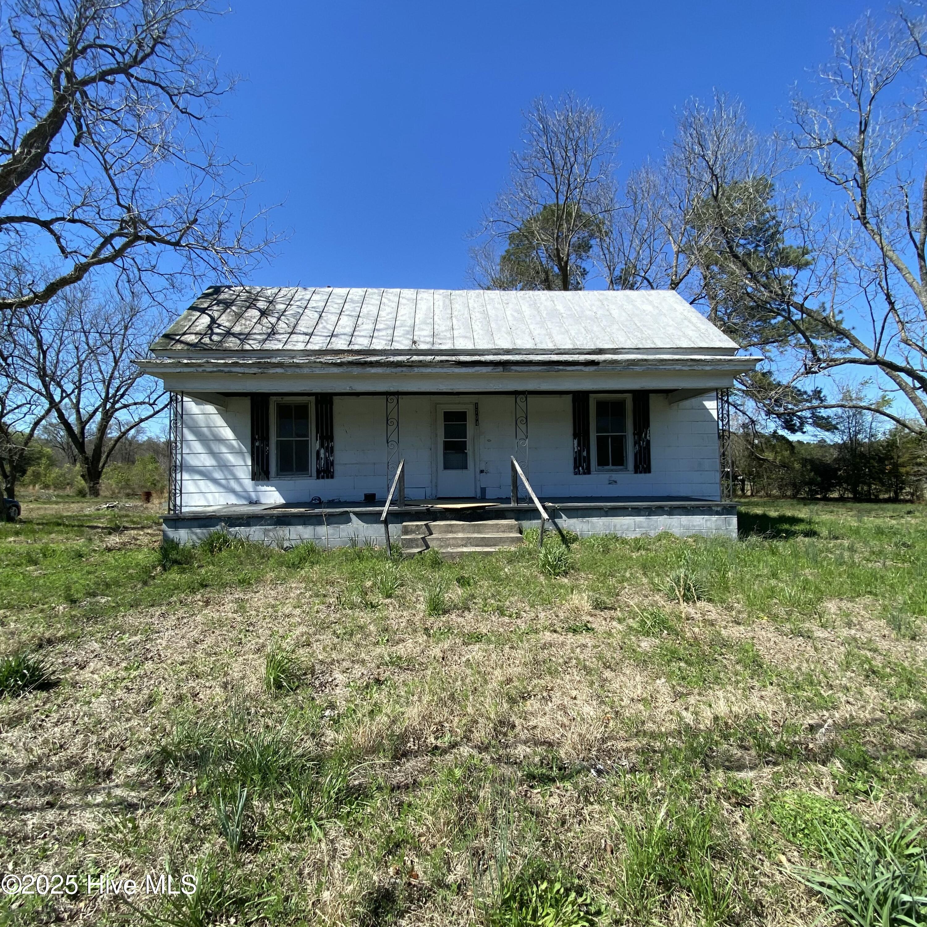 Moss Hill Elementary Real Estate Listings Main Image