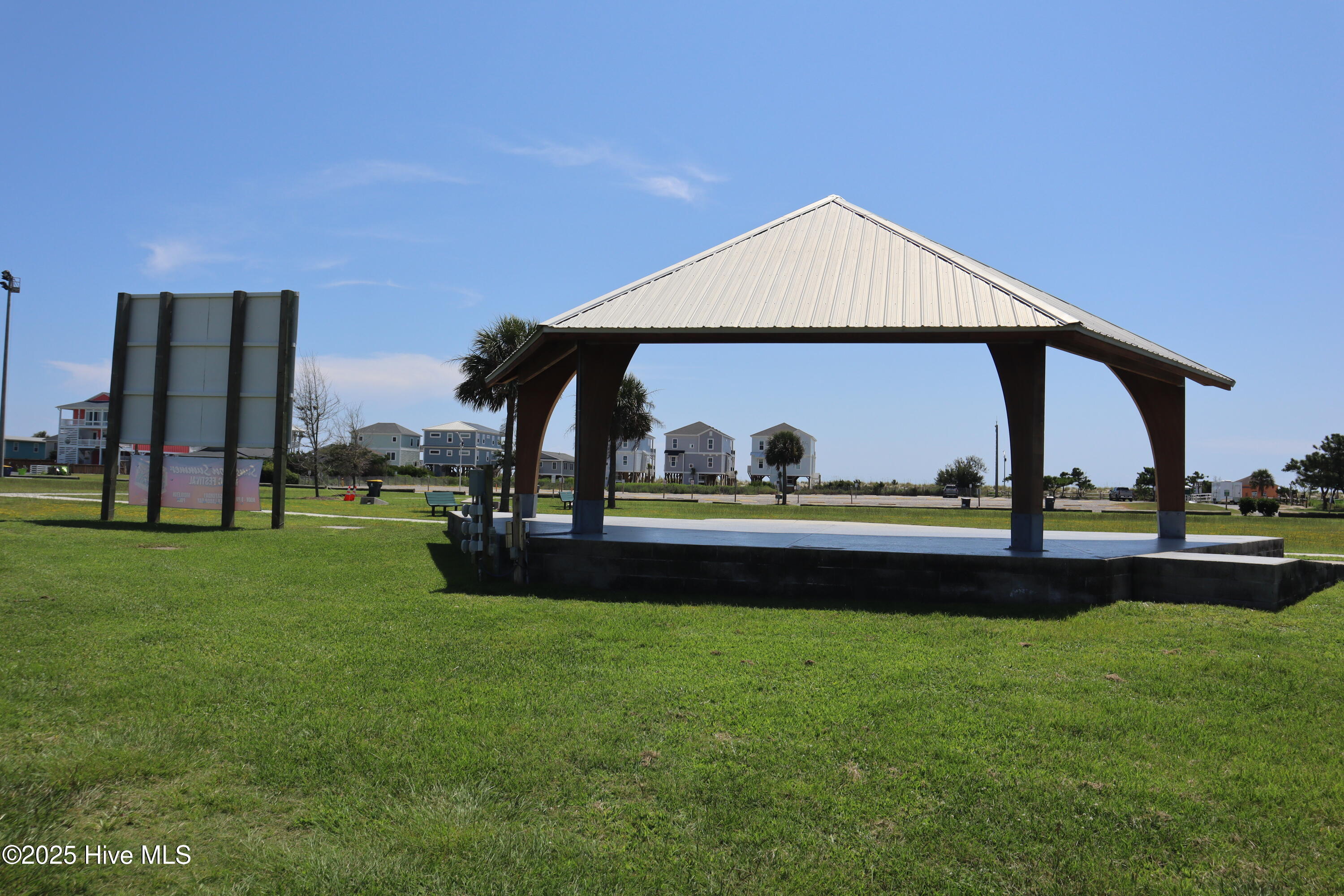5211 E Beach Drive Property Photo 18
