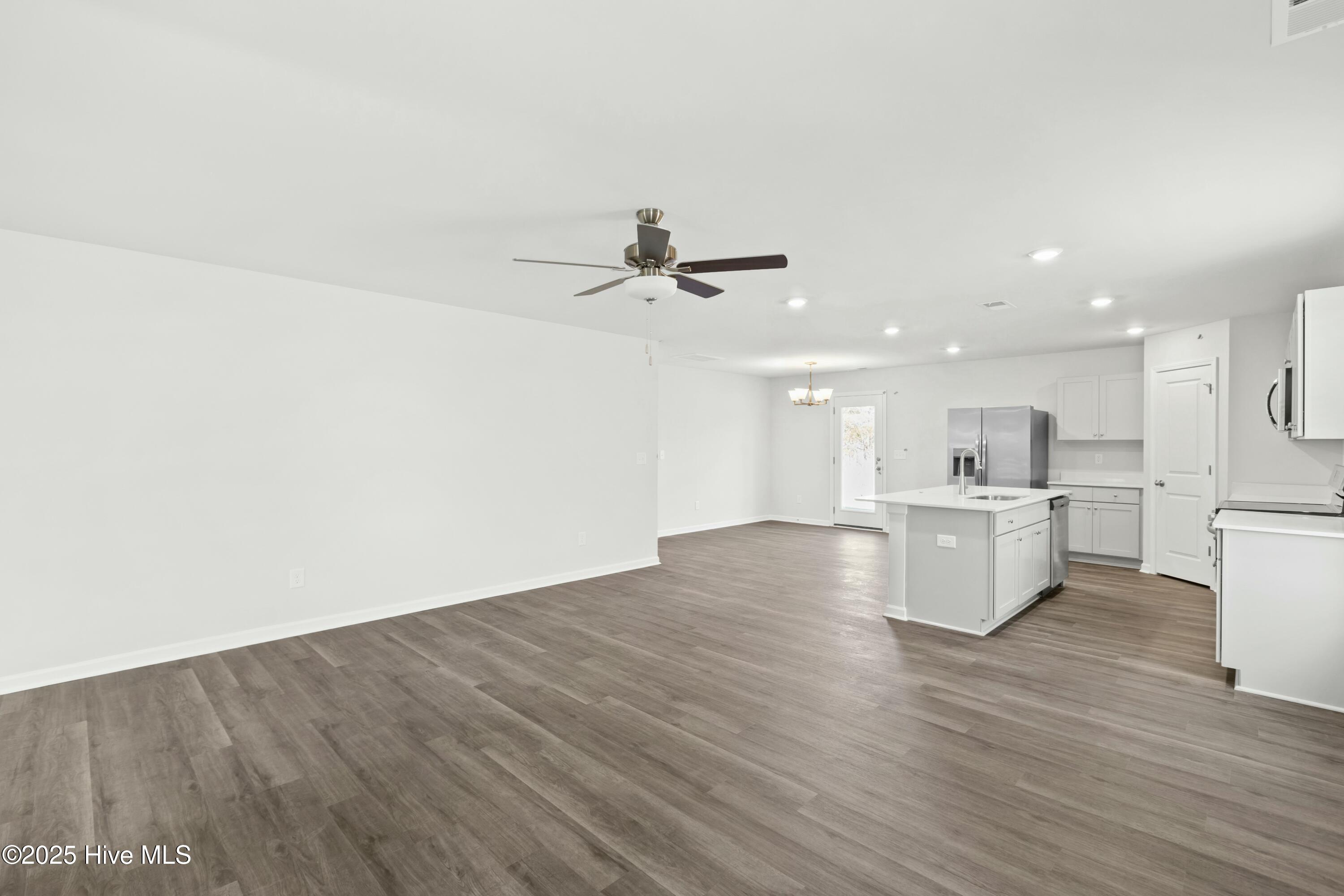 525 Sandy Hollow Drive Property Photo 2
