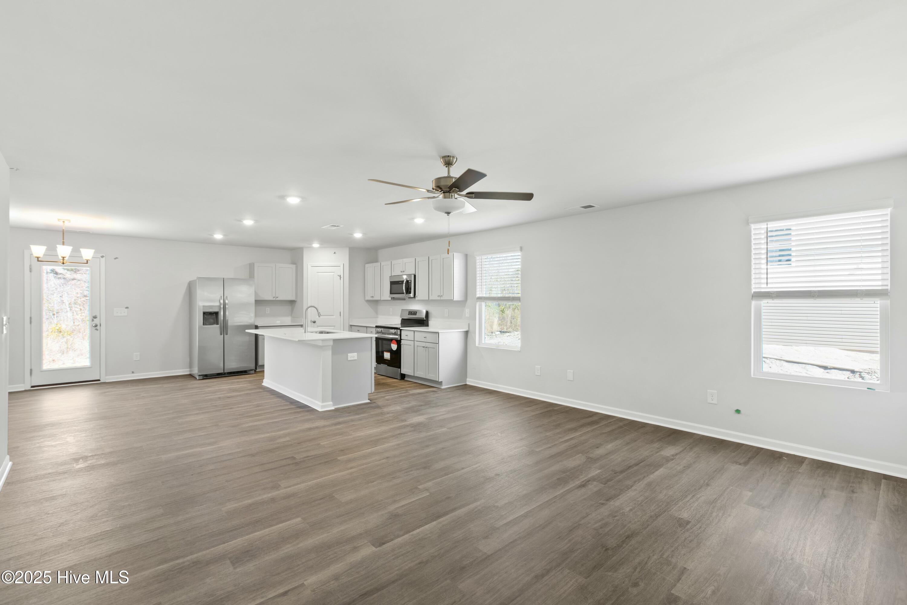525 Sandy Hollow Drive Property Photo 4