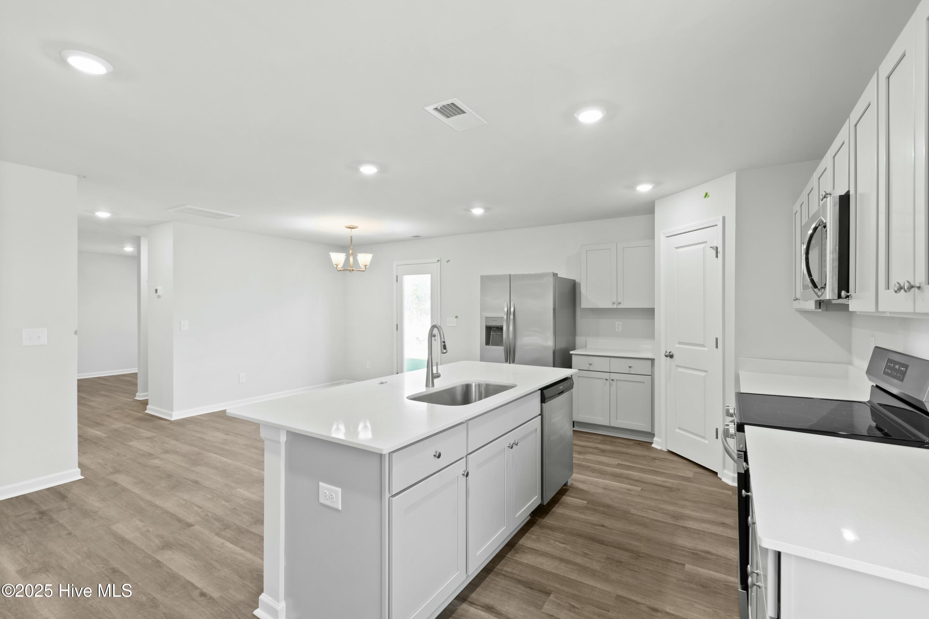525 Sandy Hollow Drive Property Photo 7