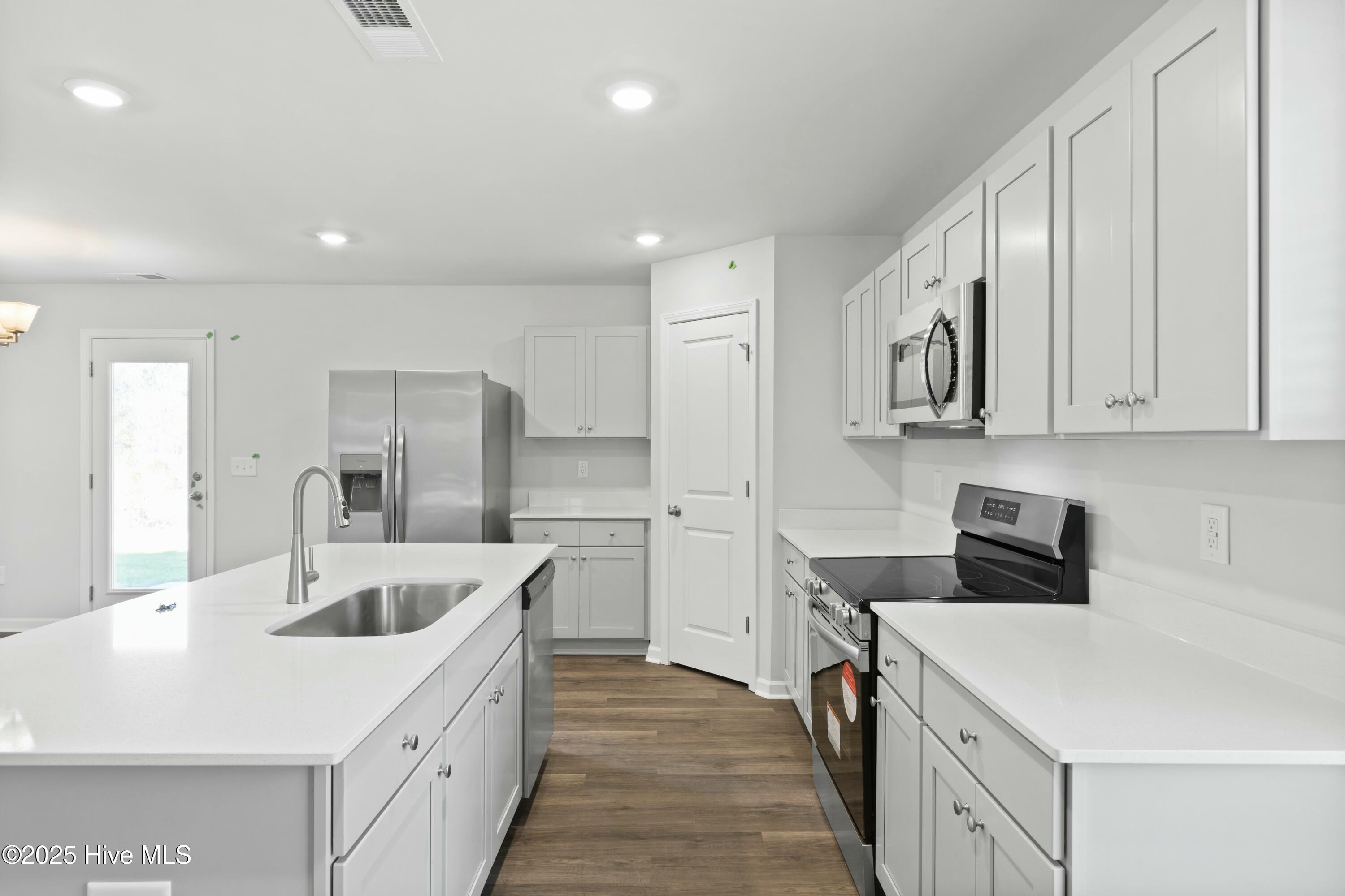 525 Sandy Hollow Drive Property Photo 8