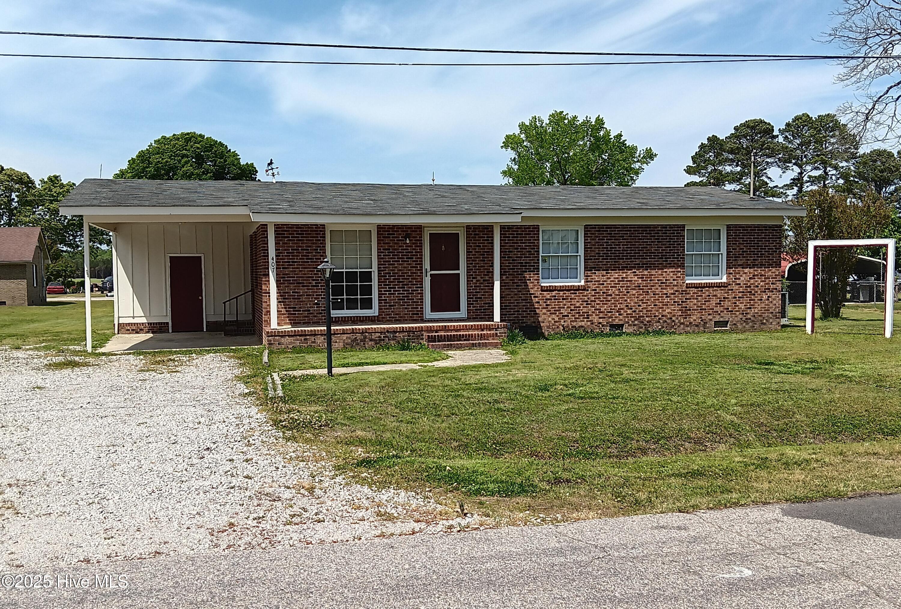 407 Pineview Street Property Photo