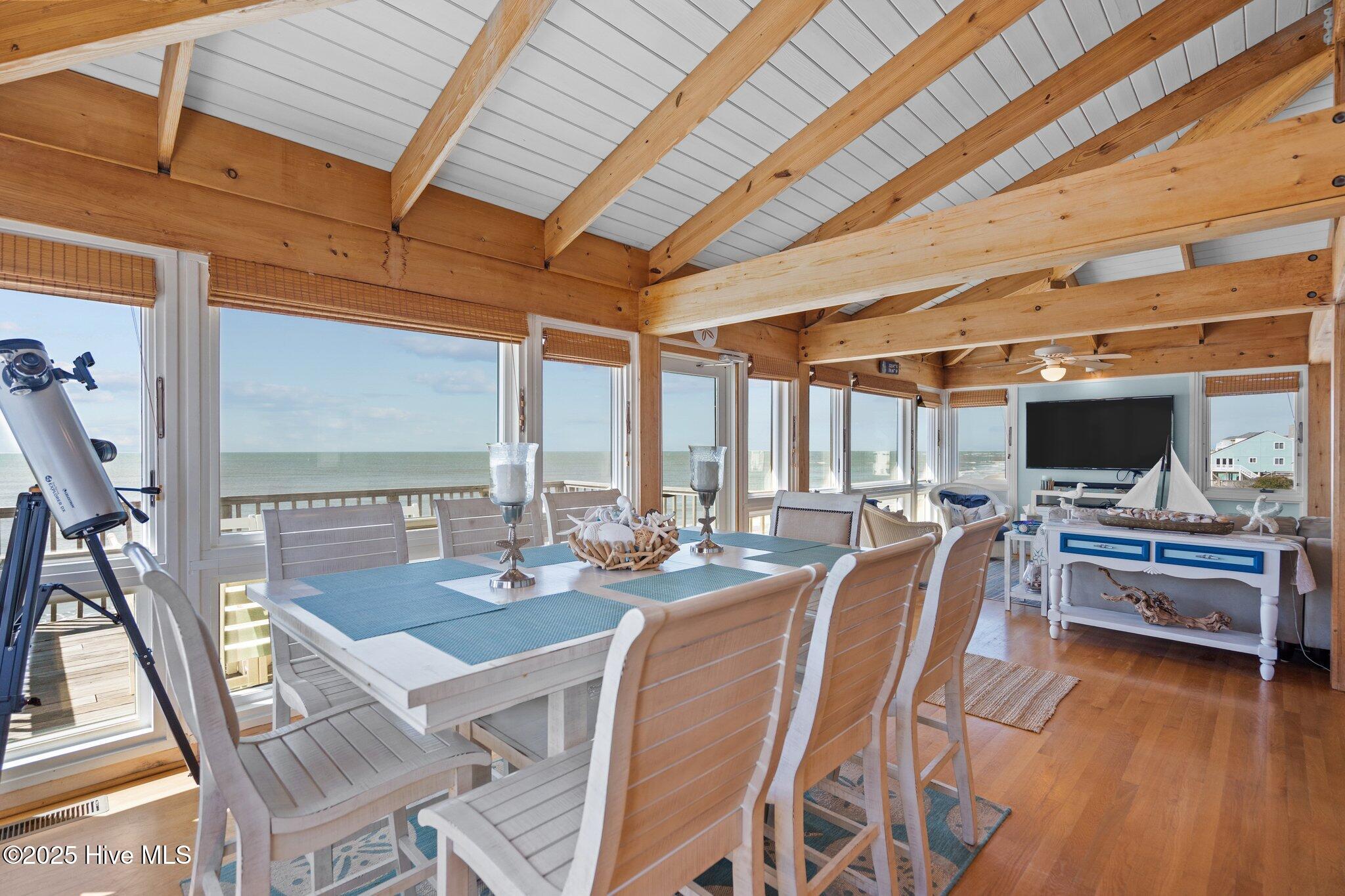 6623 W Beach Drive Property Photo 4