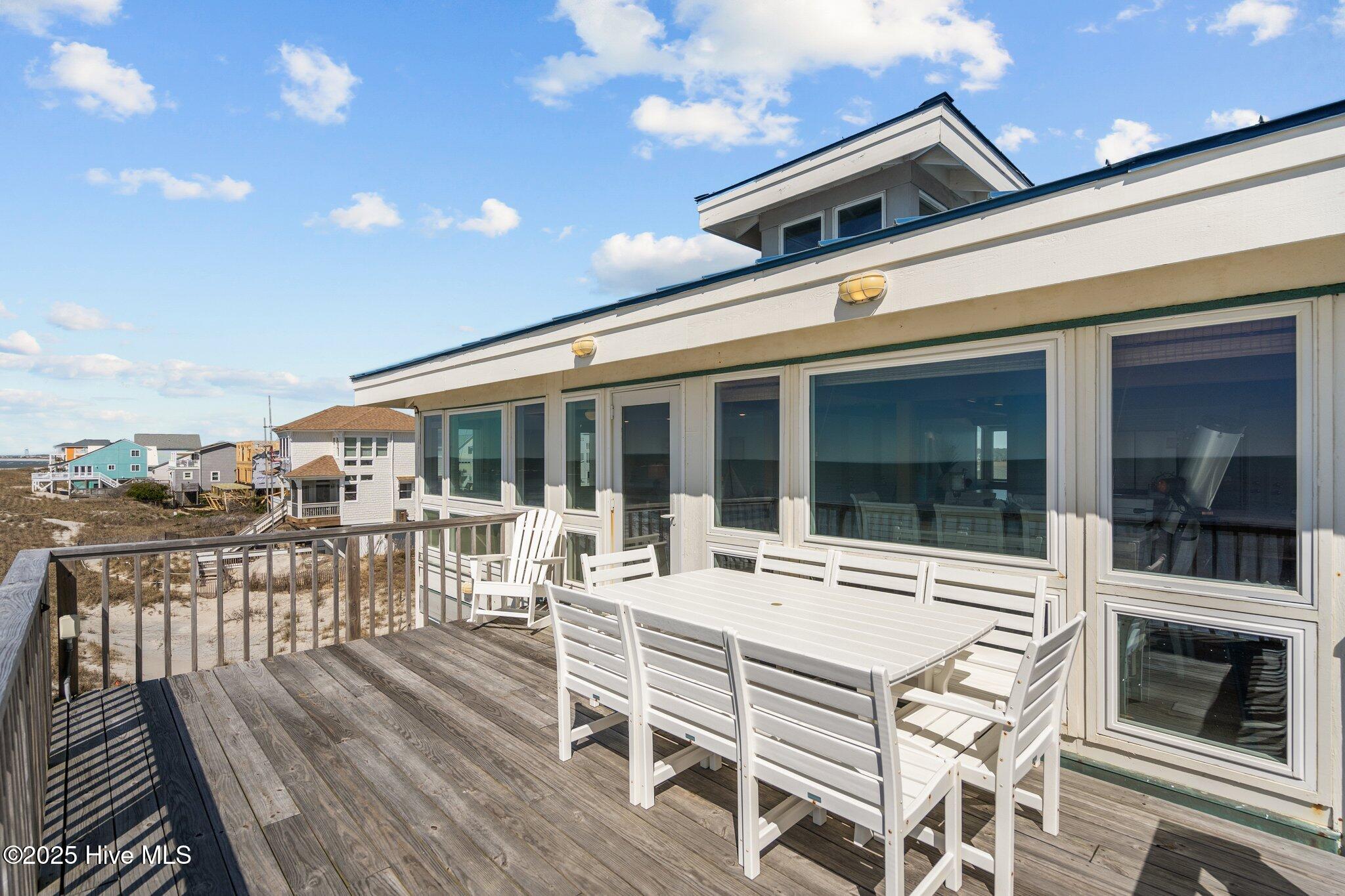 6623 W Beach Drive Property Photo 7