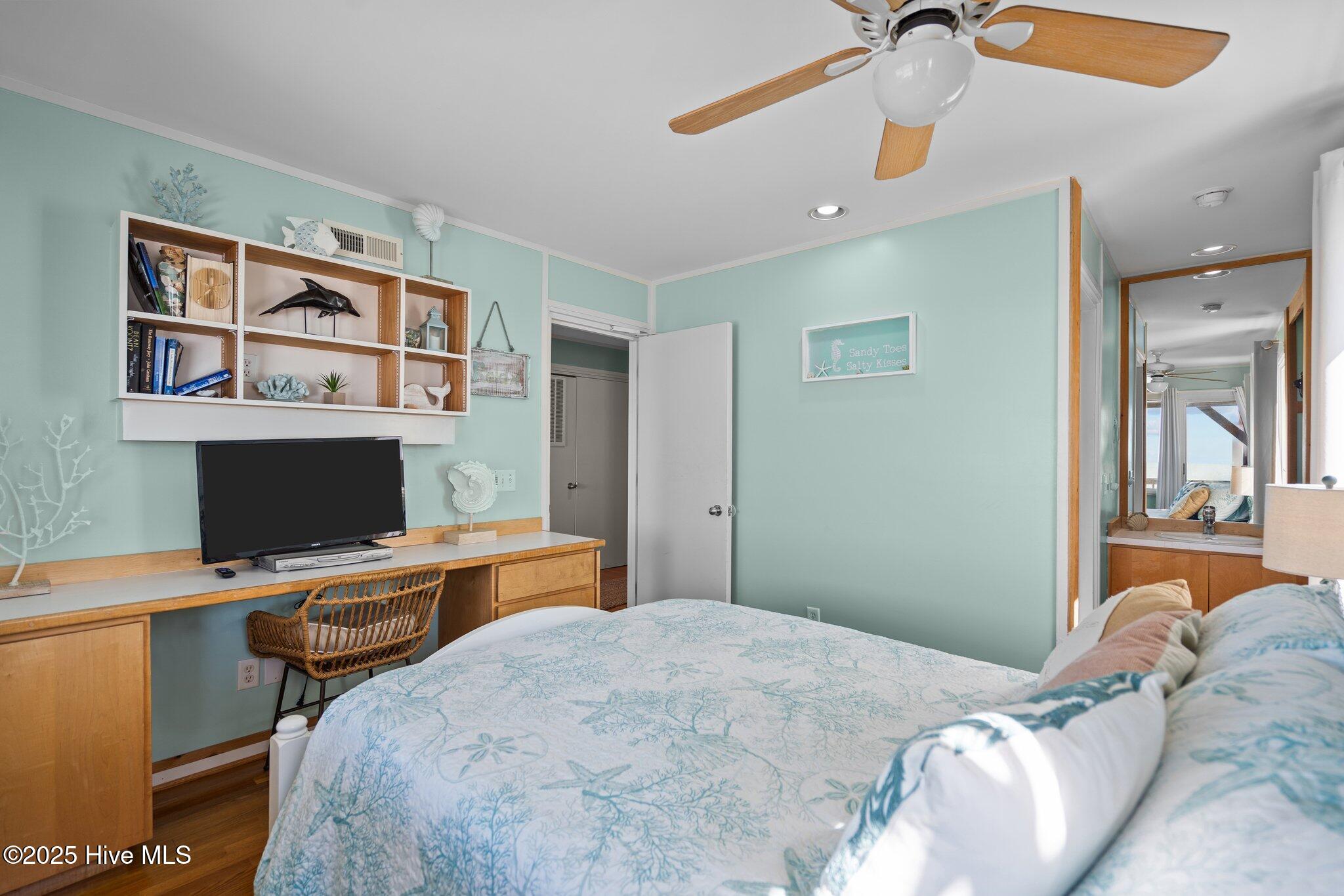 6623 W Beach Drive Property Photo 25
