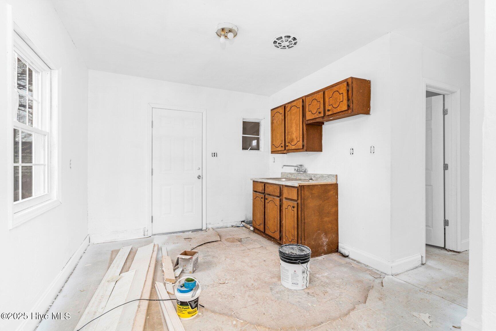 740 Long Avenue Property Photo 7