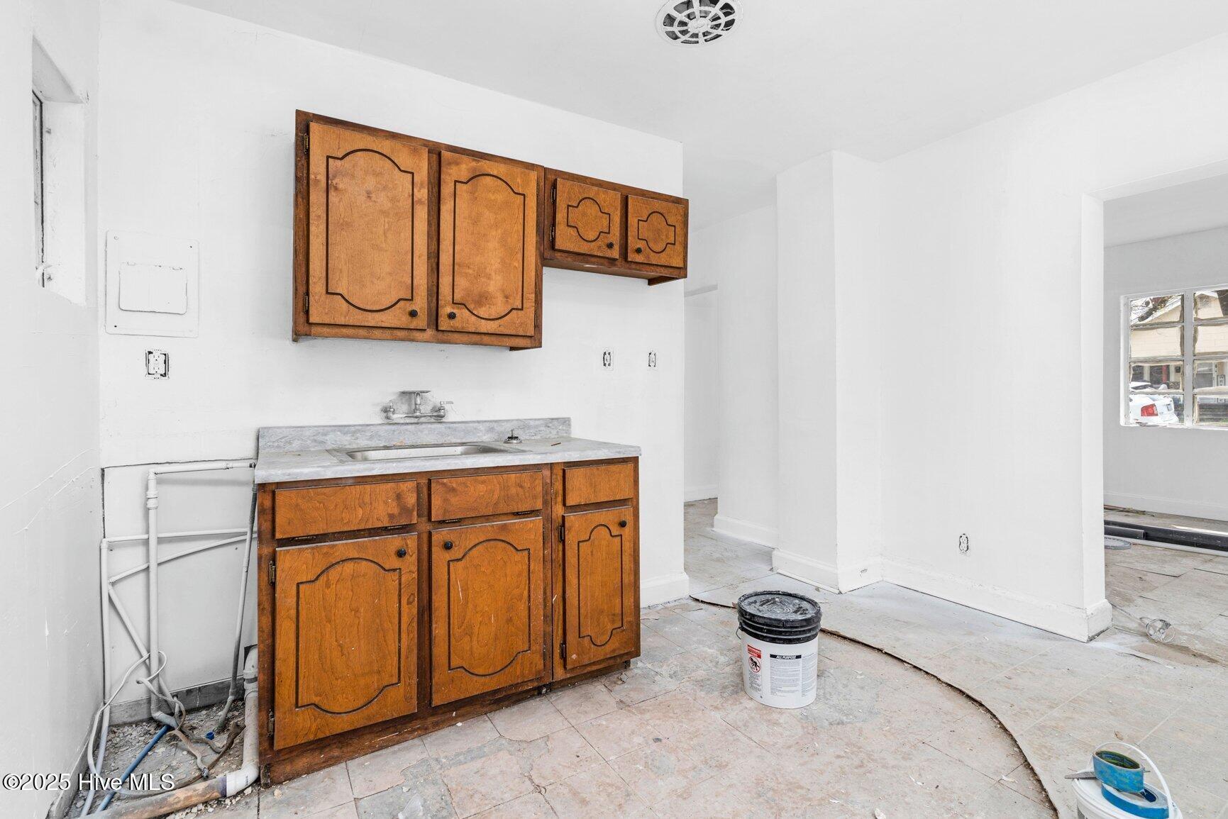740 Long Avenue Property Photo 8