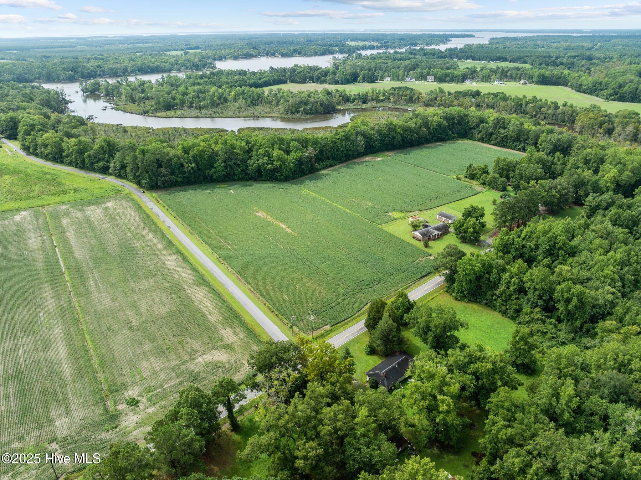 895 Creek Road Property Photo 3